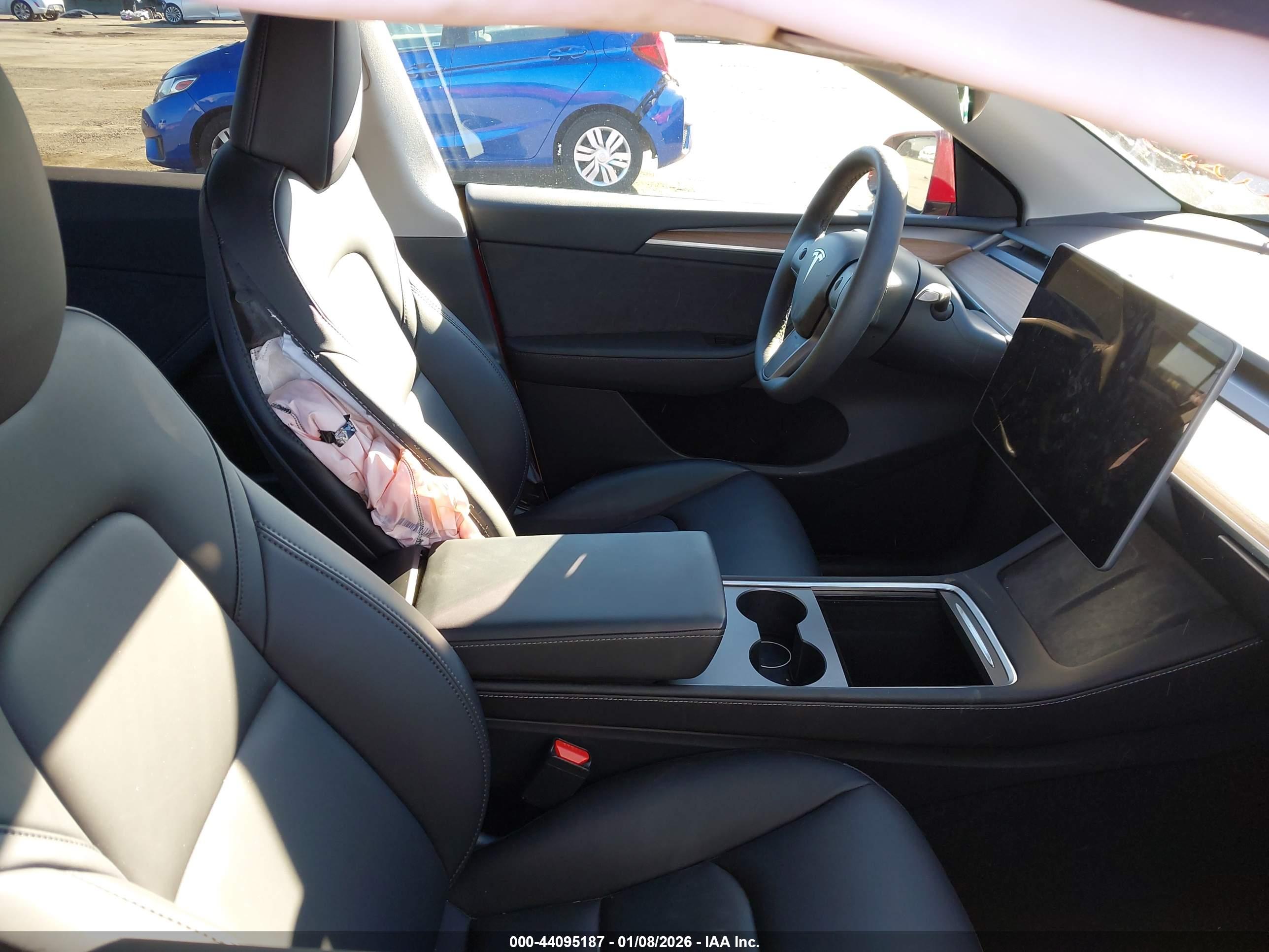 TESLA MODEL image 5