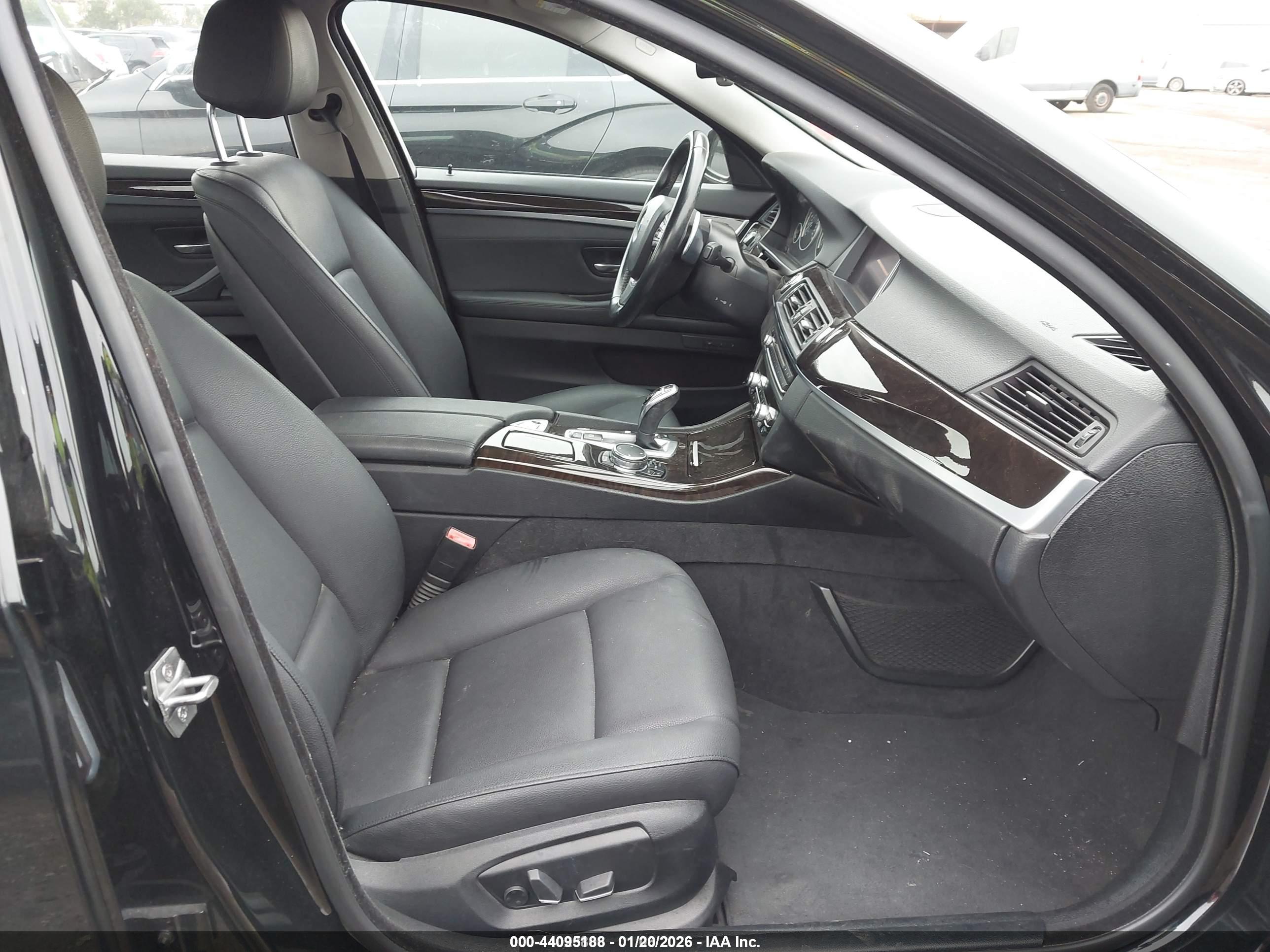 BMW 528I image 5