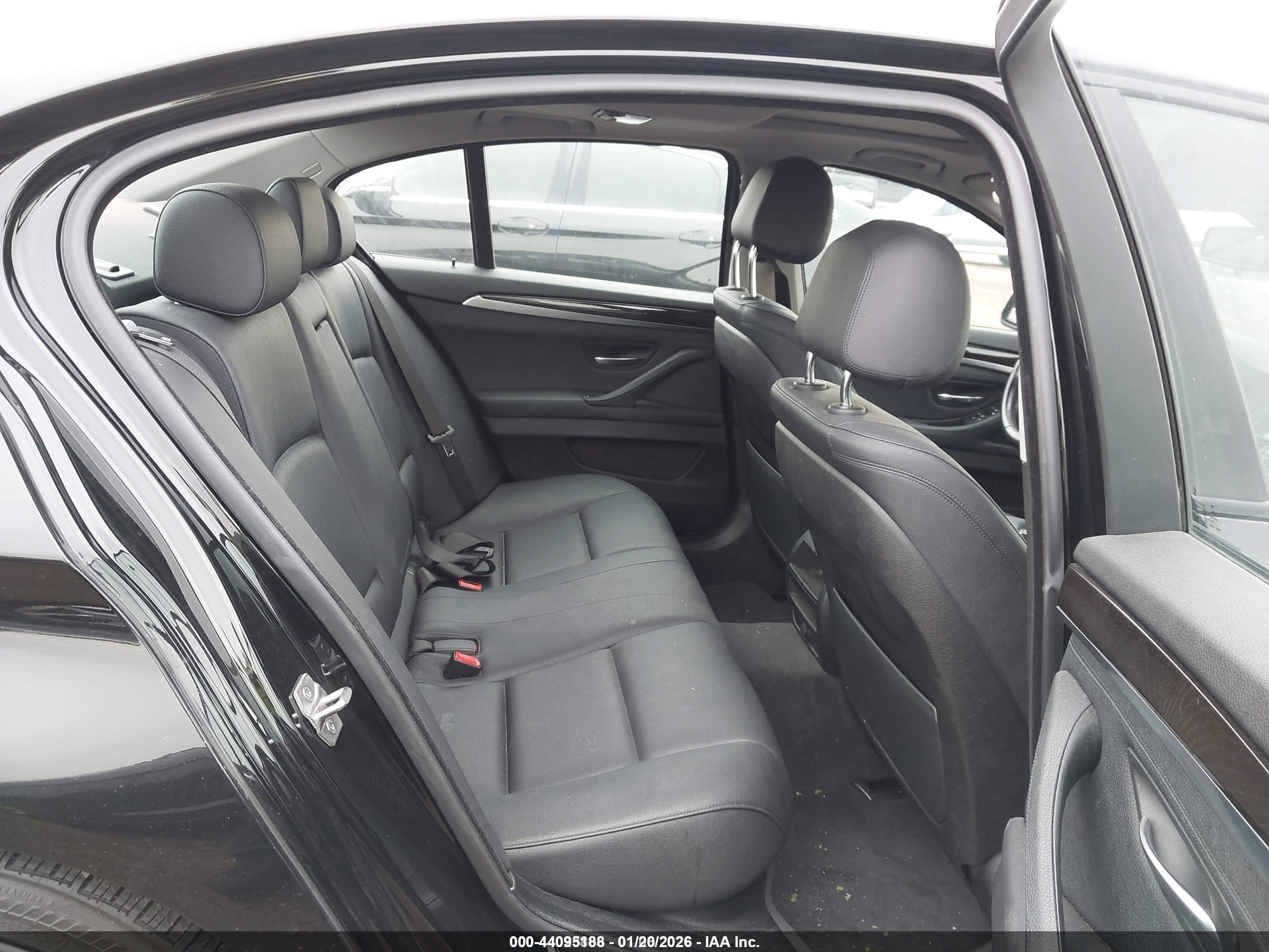 BMW 528I image 8