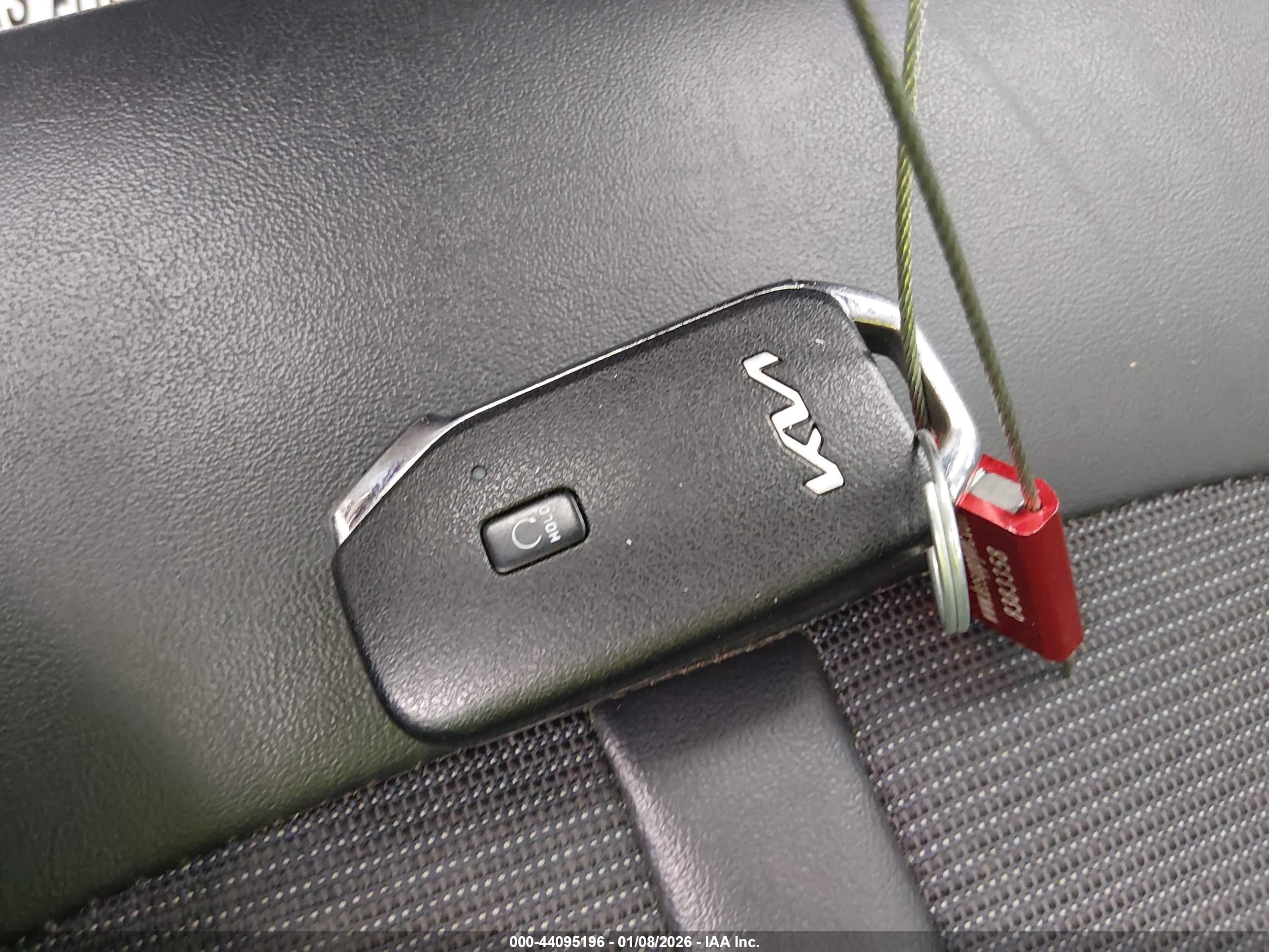 KIA K5 image 11