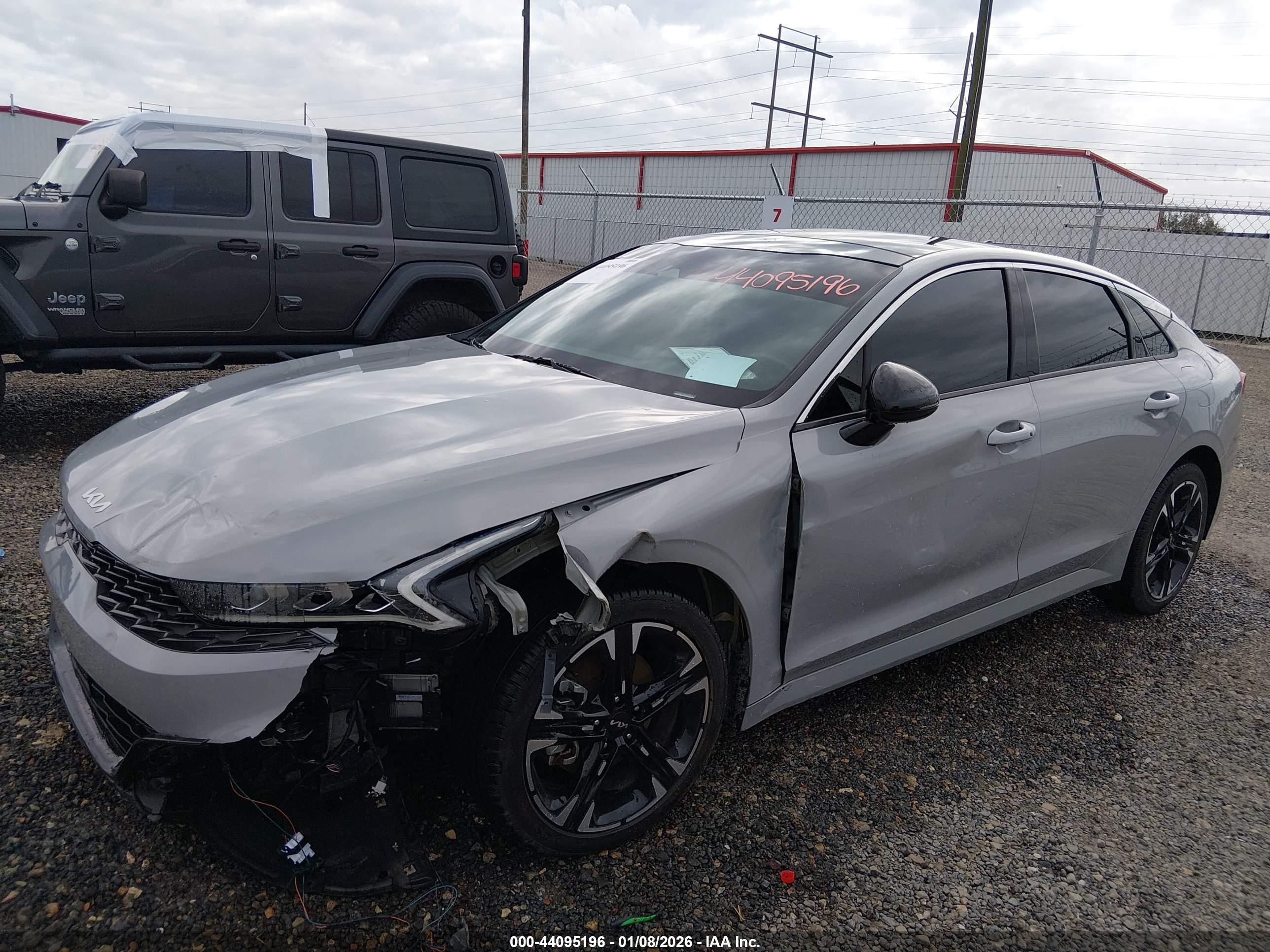 KIA K5 image 6