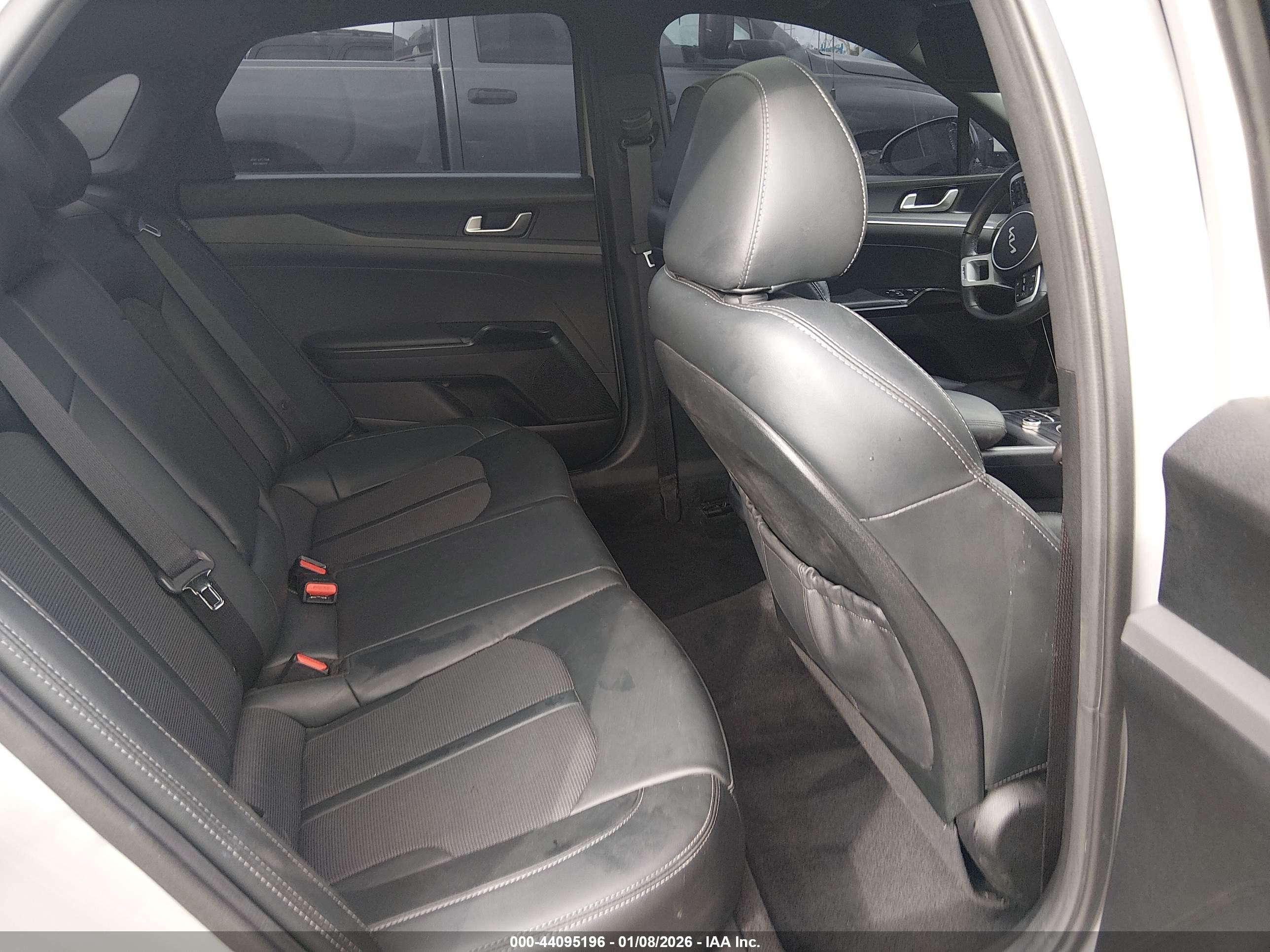 KIA K5 image 8