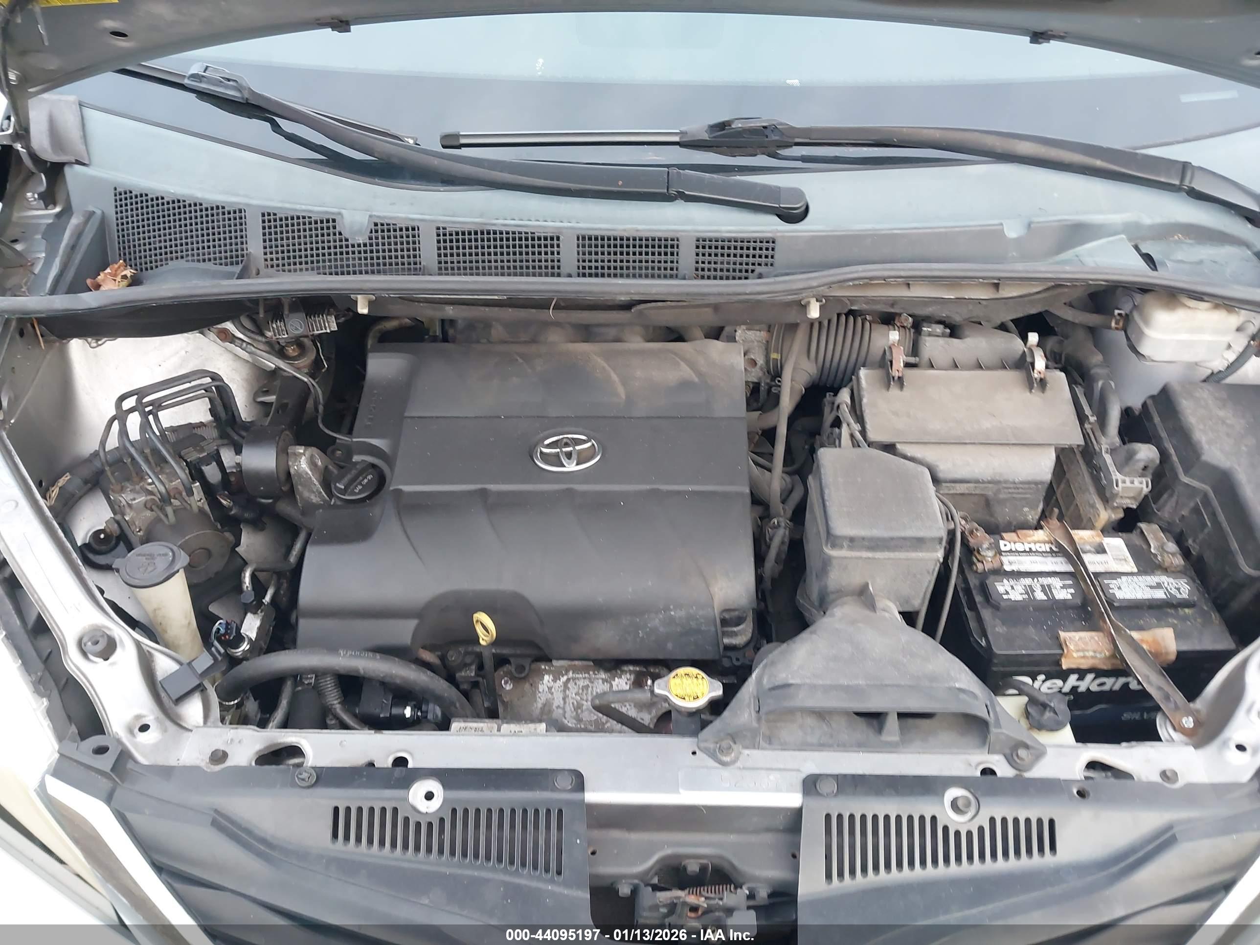 TOYOTA SIENNA image 10