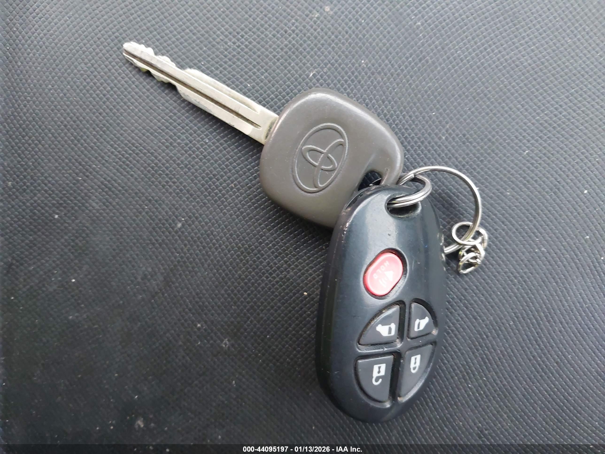 TOYOTA SIENNA image 11
