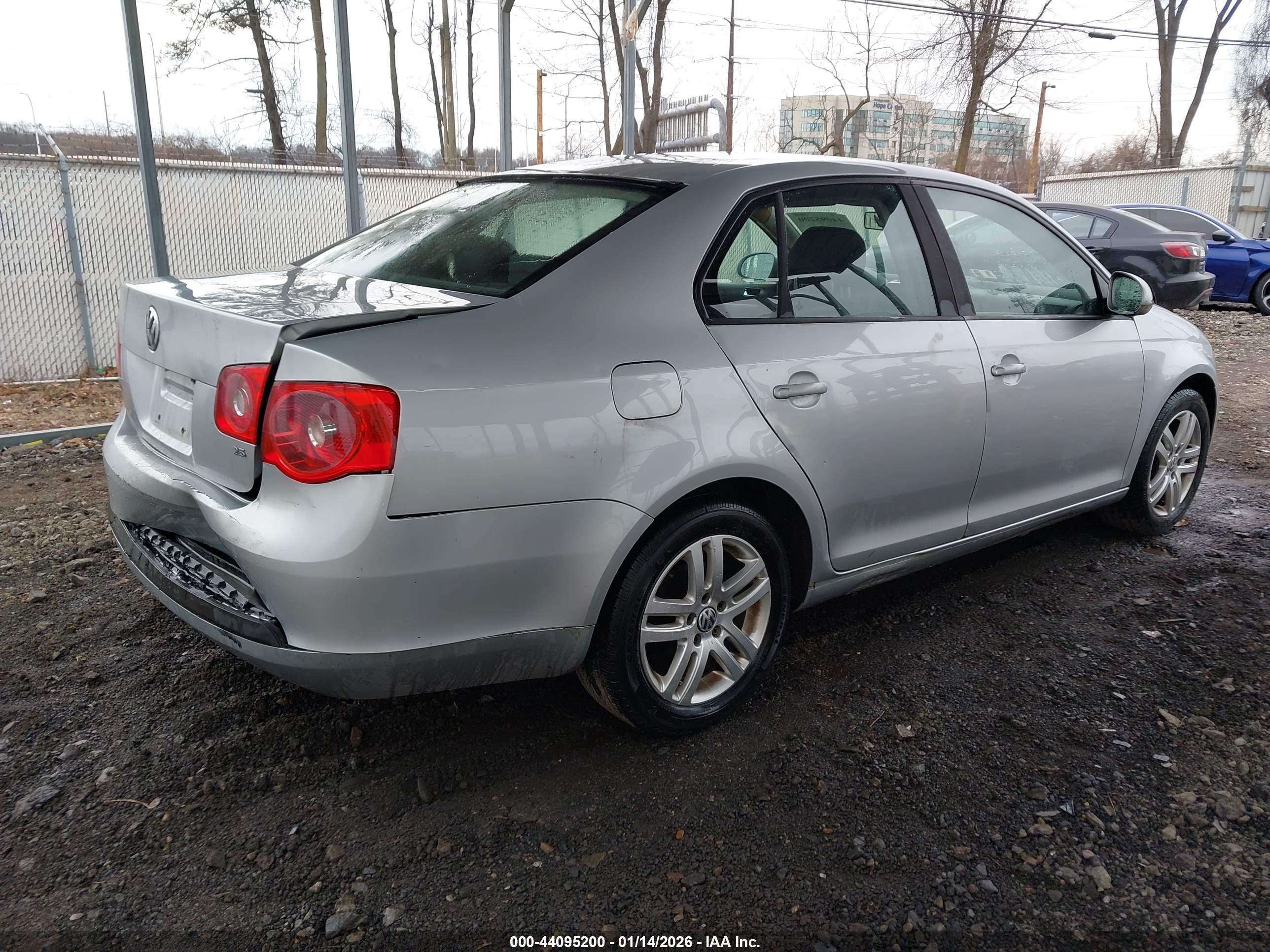 VOLKSWAGEN JETTA image 4