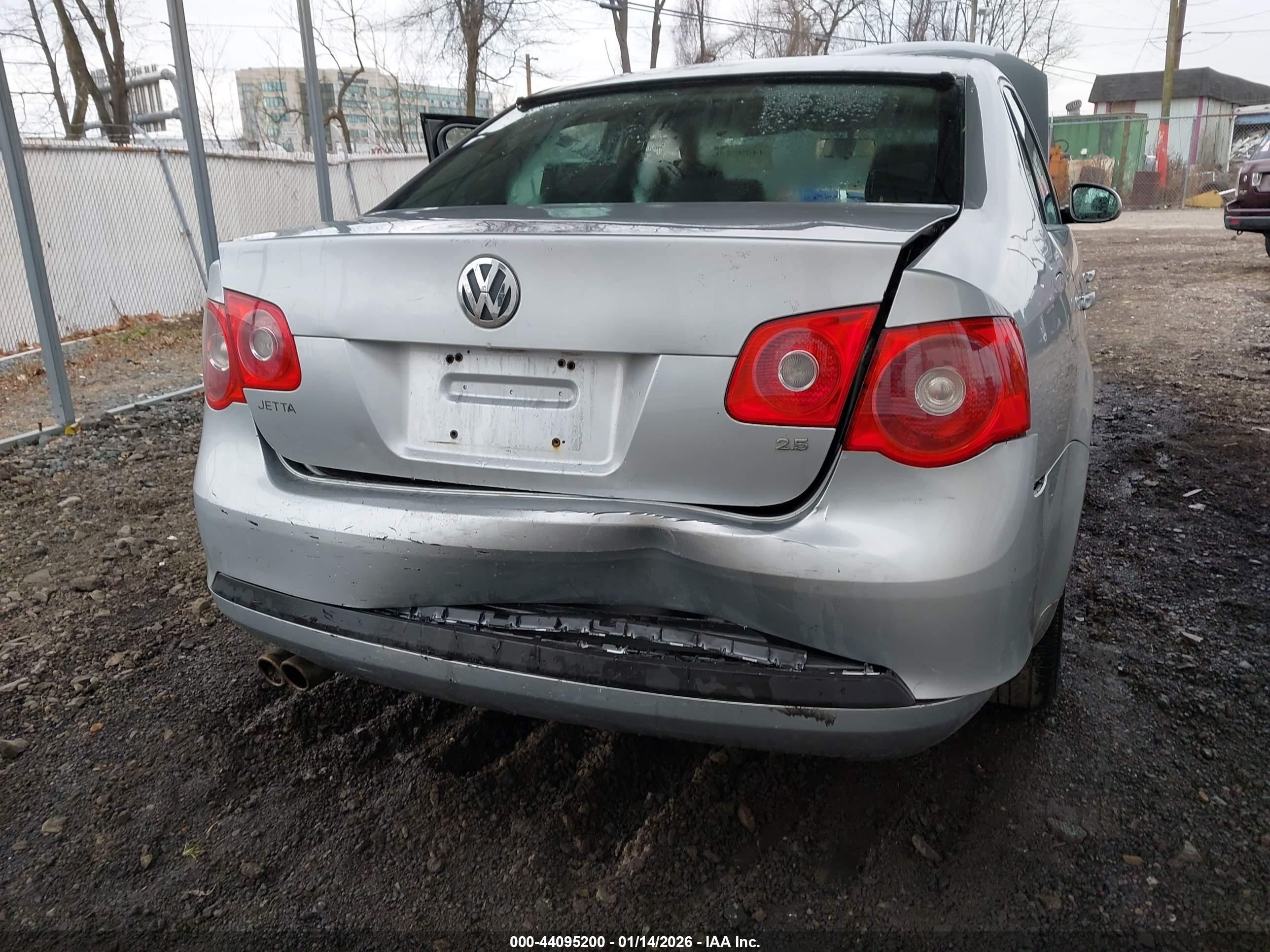 VOLKSWAGEN JETTA image 6