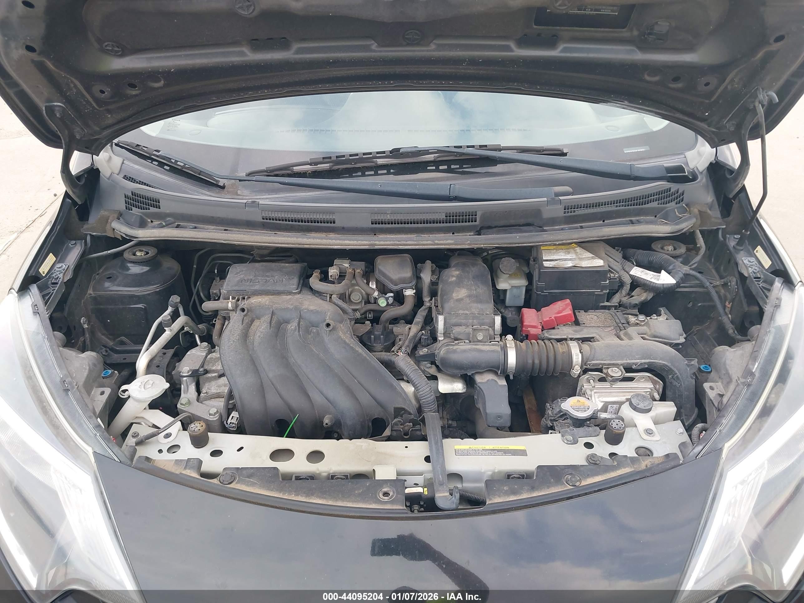 NISSAN VERSA image 10