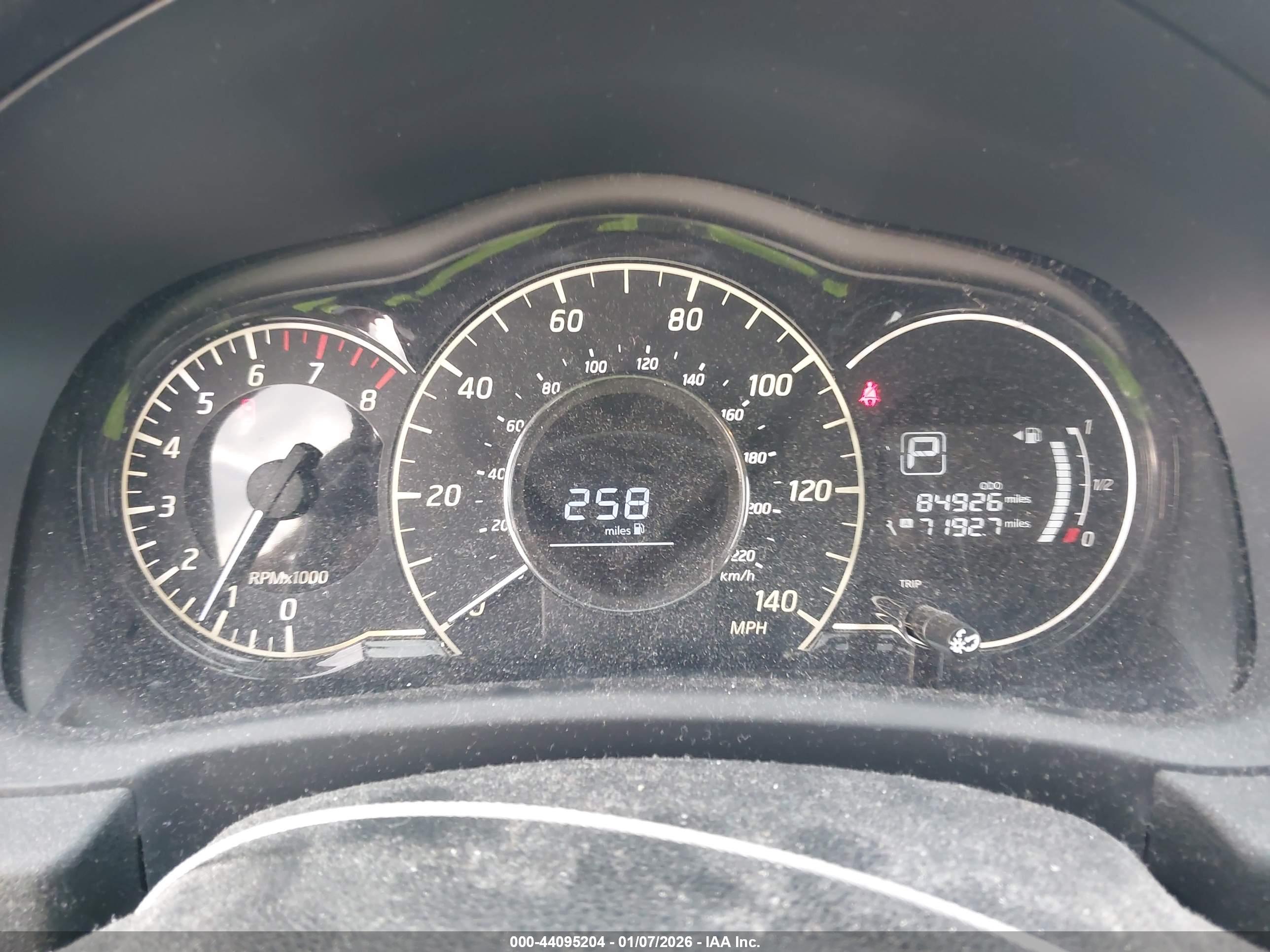 NISSAN VERSA image 7