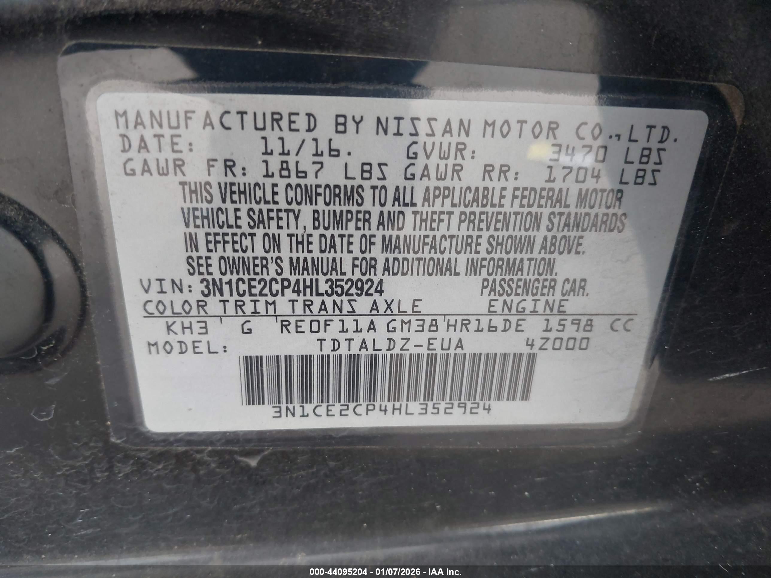 NISSAN VERSA image 9