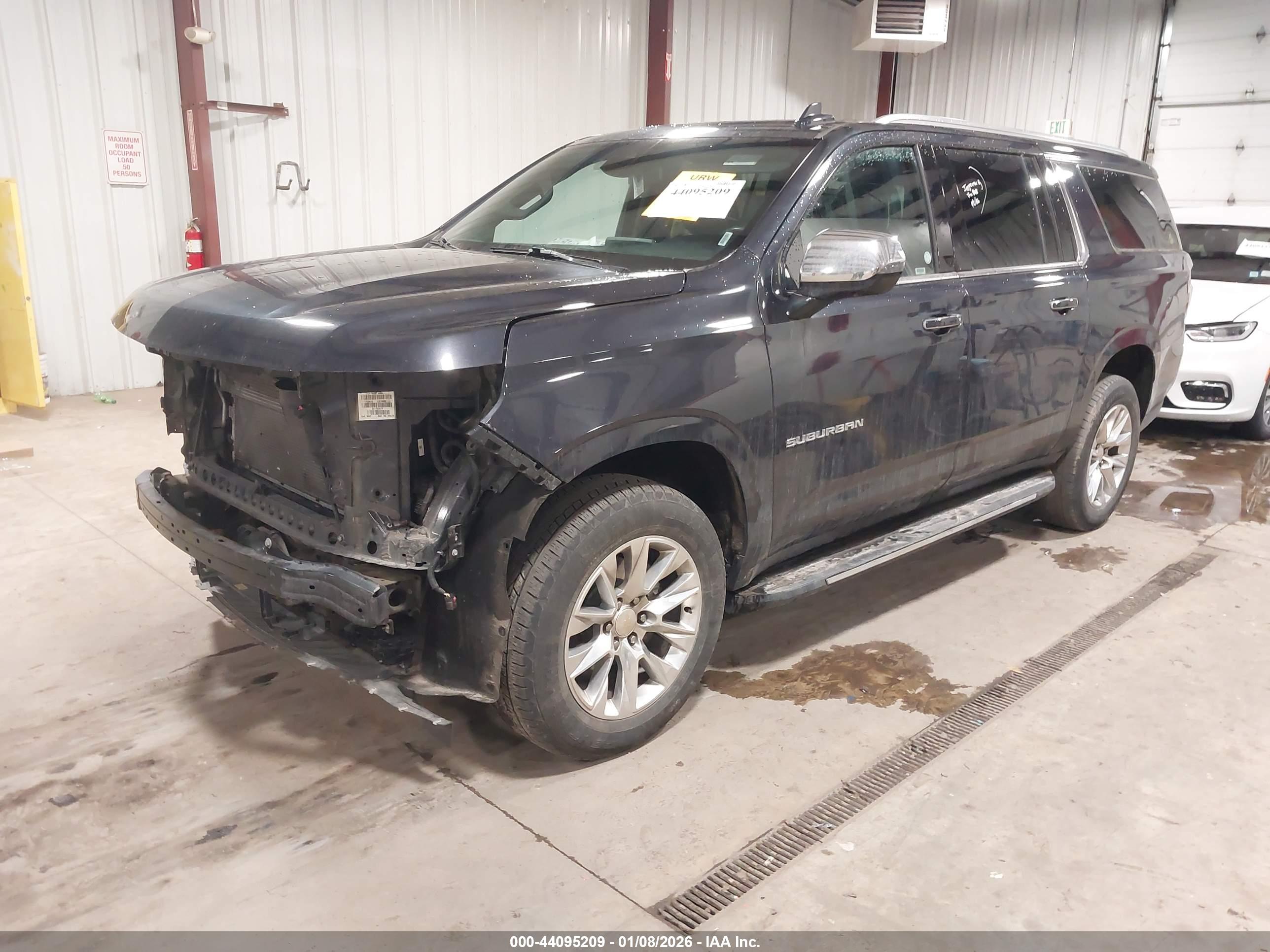 CHEVROLET SUBURBAN image 2