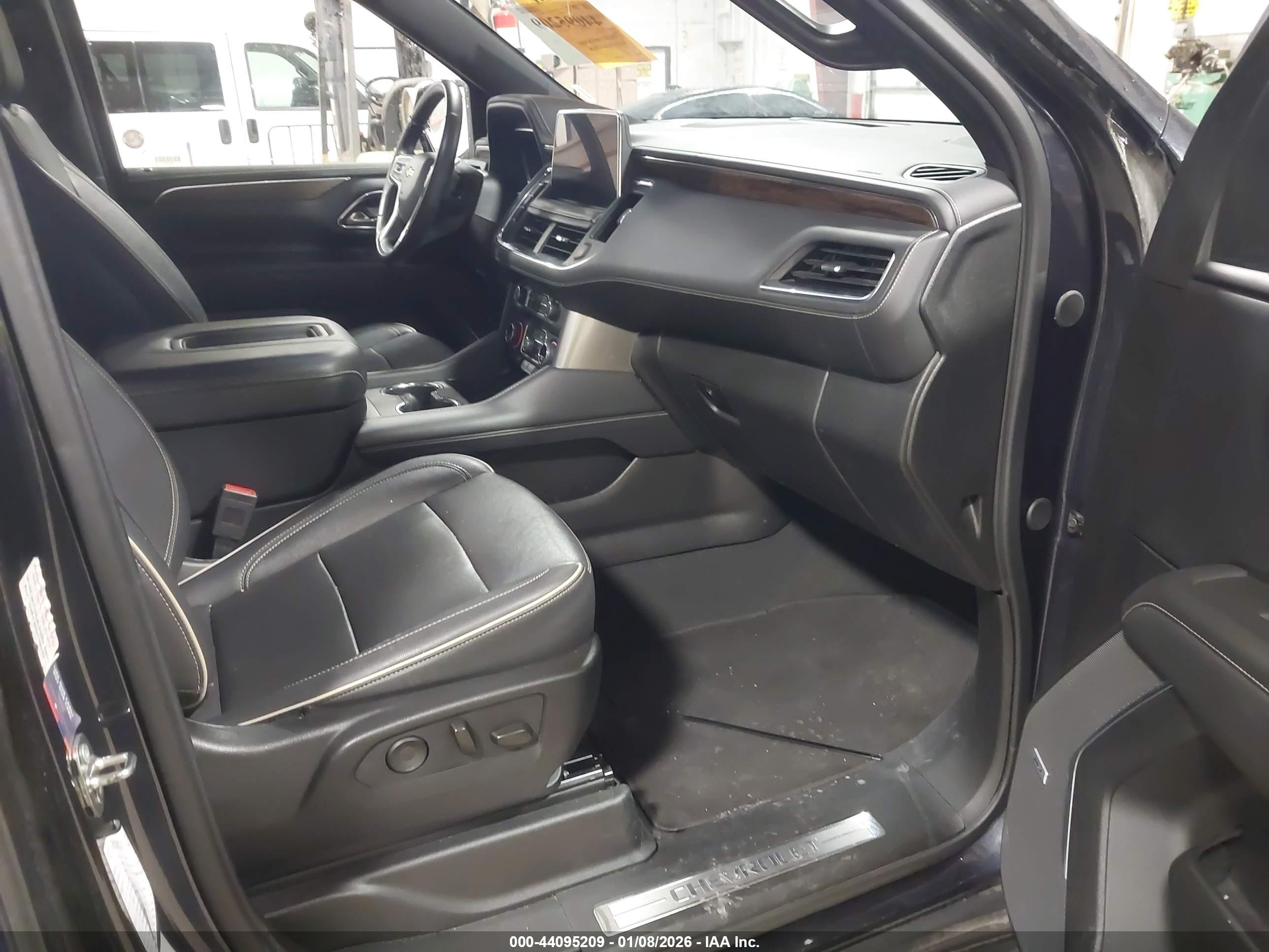 CHEVROLET SUBURBAN image 5