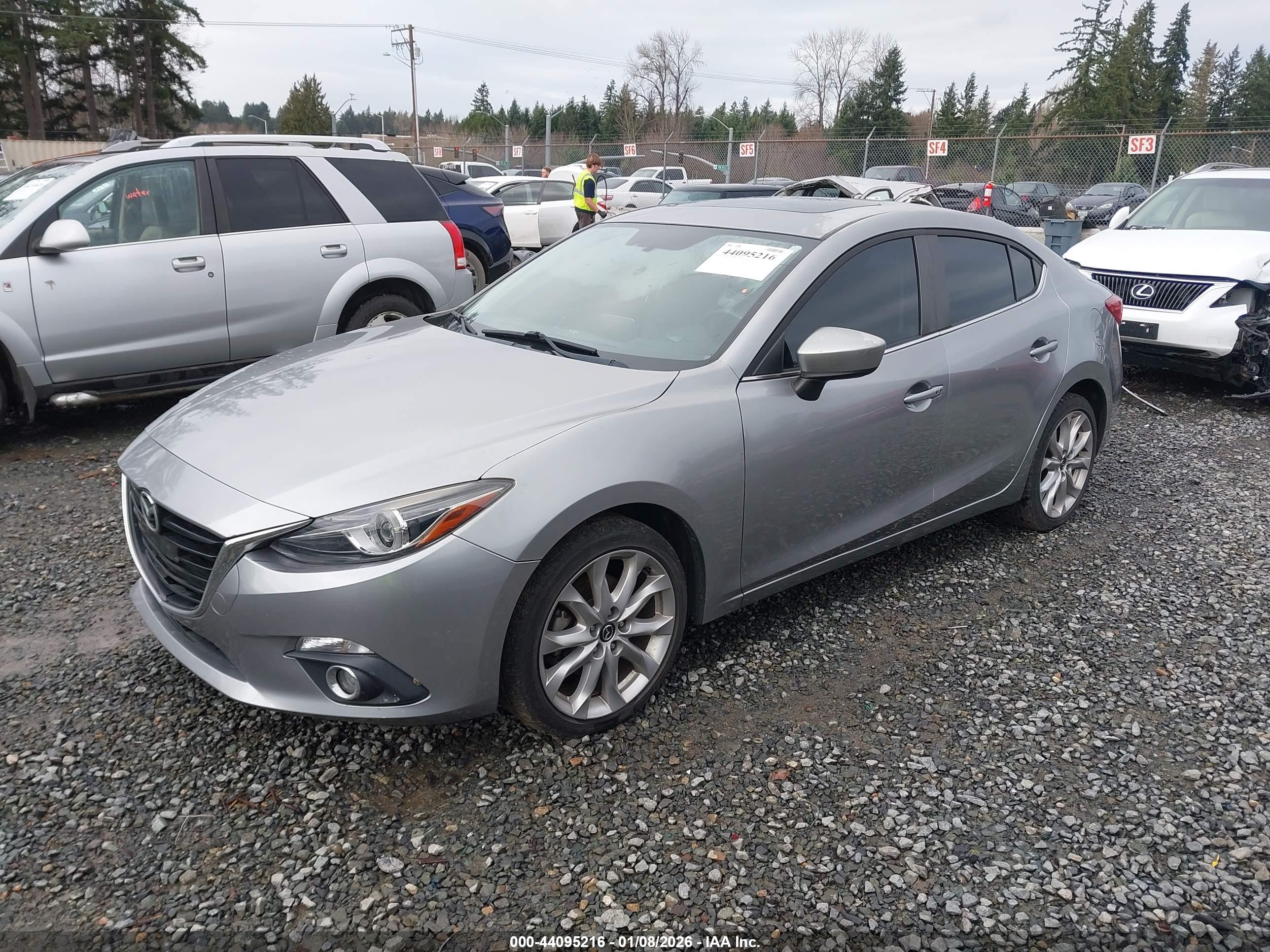 MAZDA MAZDA3 image 2
