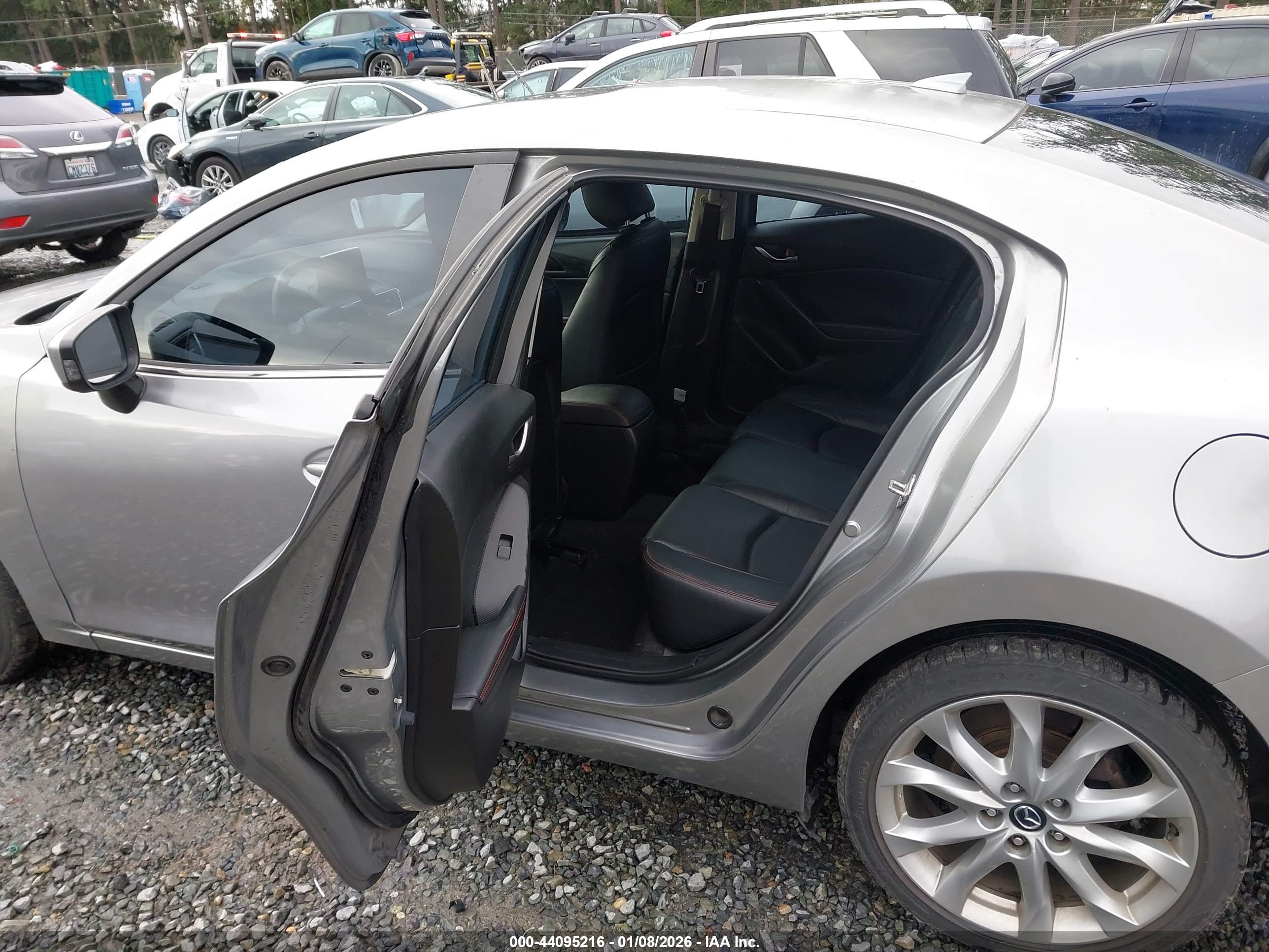 MAZDA MAZDA3 image 8