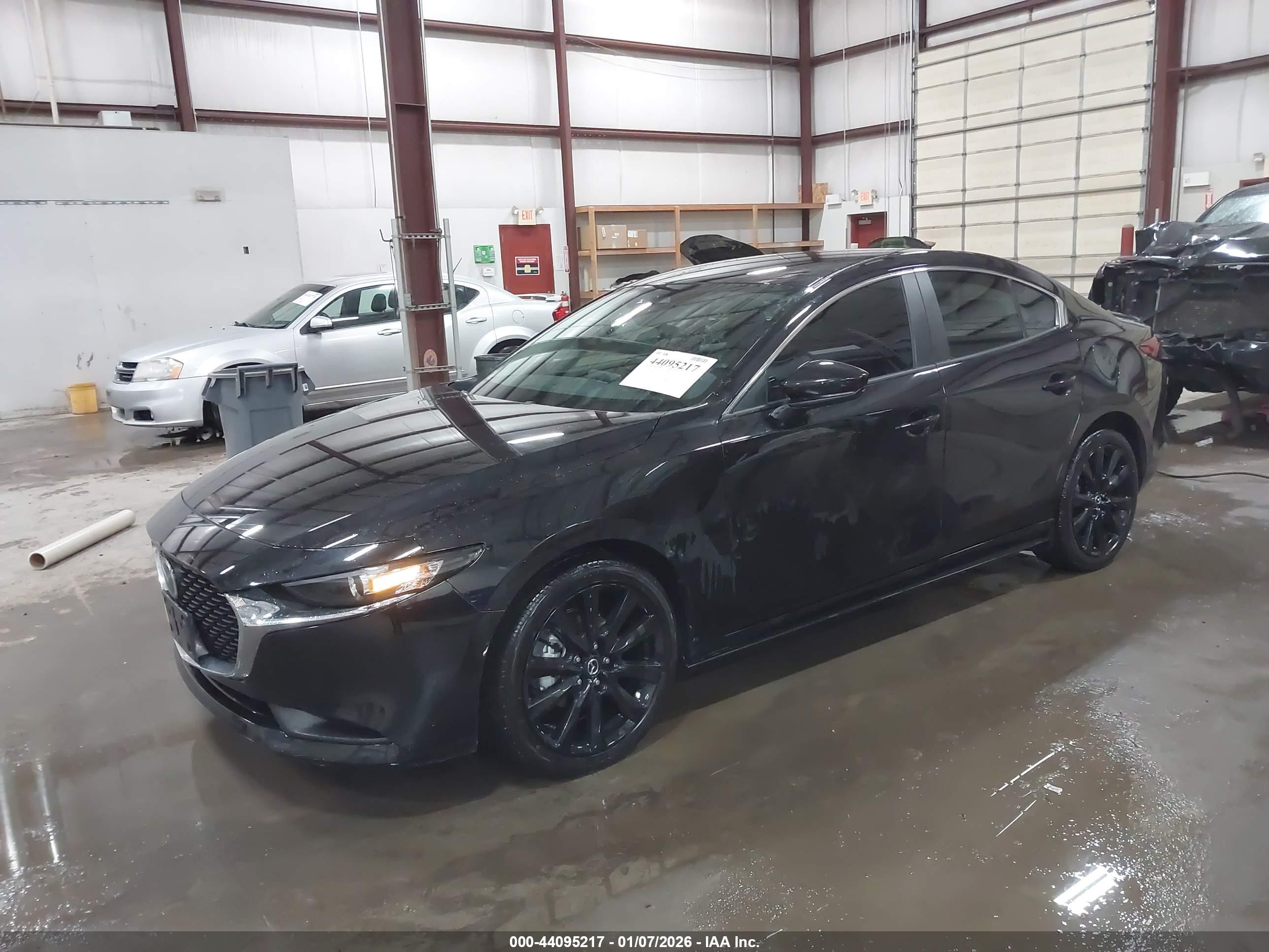 MAZDA MAZDA3 image 2