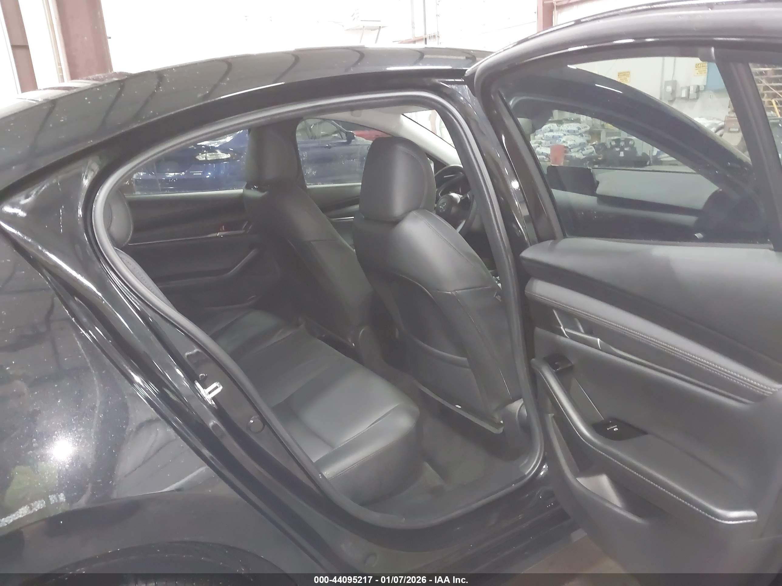 MAZDA MAZDA3 image 8