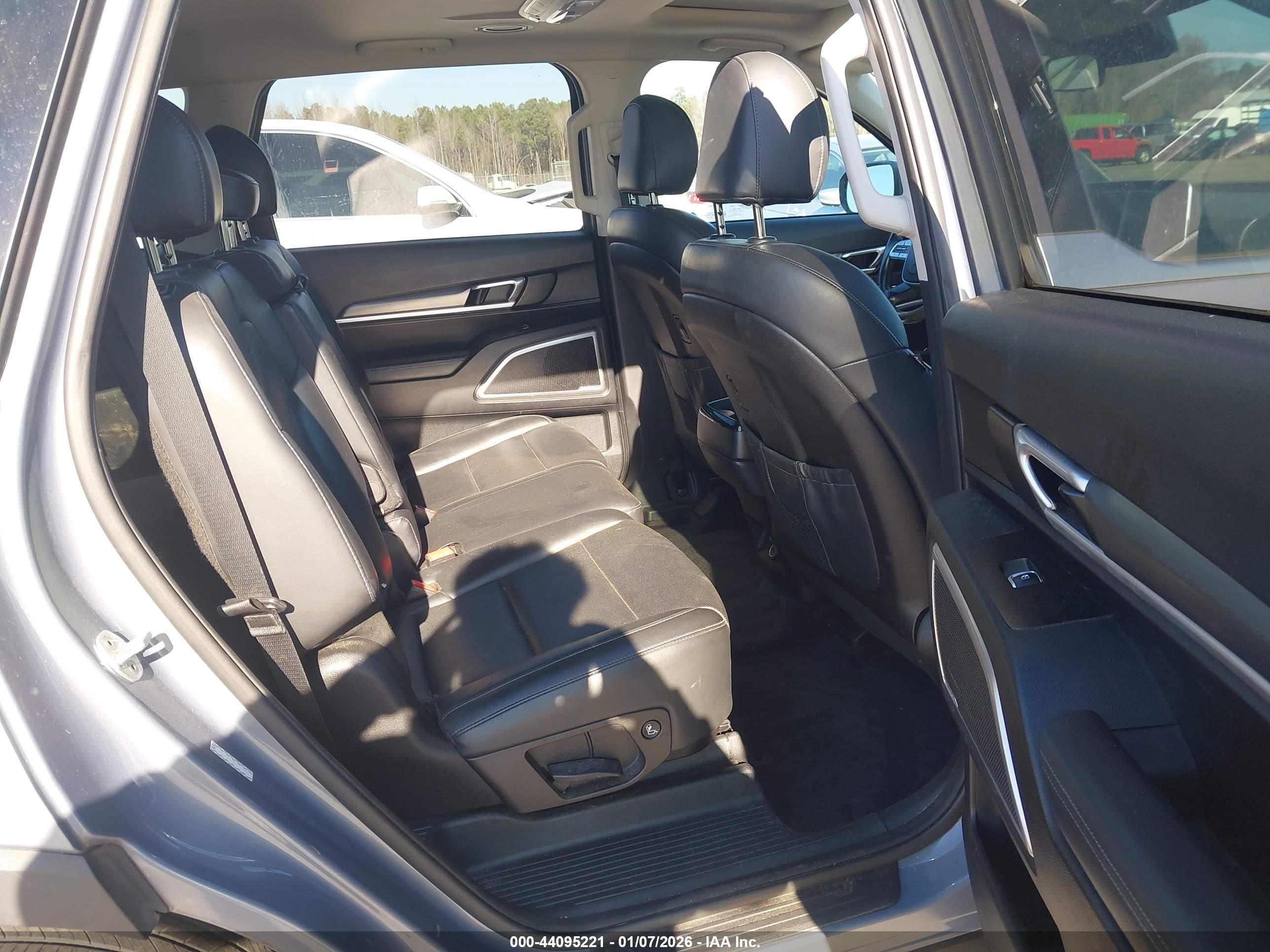 KIA TELLURIDE image 8