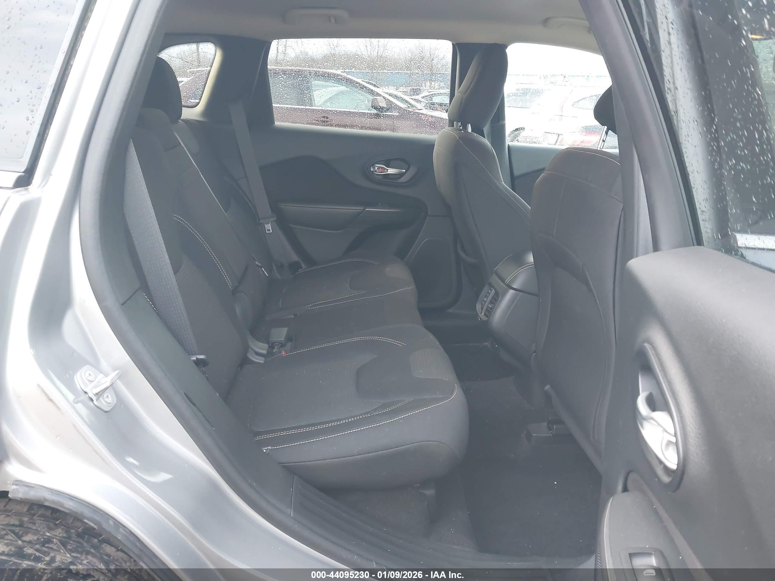 JEEP CHEROKEE image 8