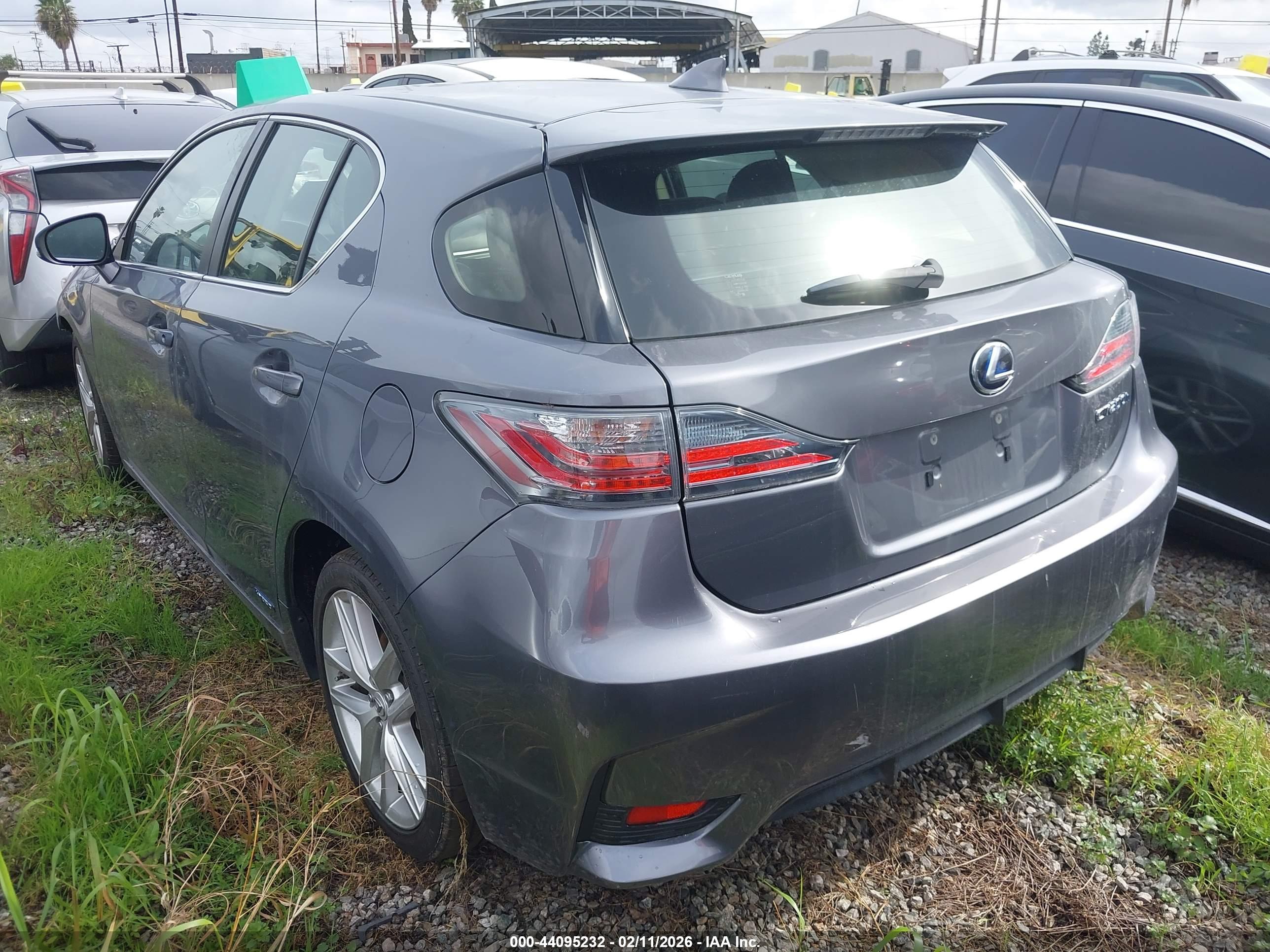 LEXUS CT image 3