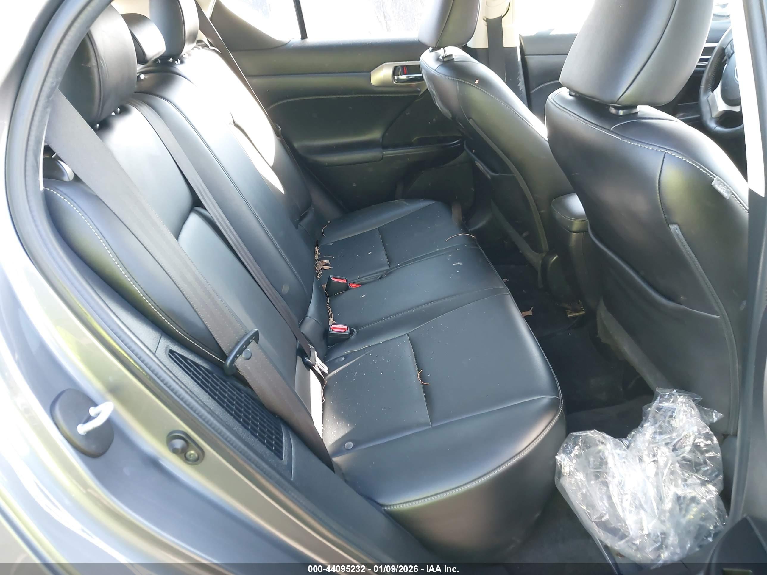 LEXUS CT image 8