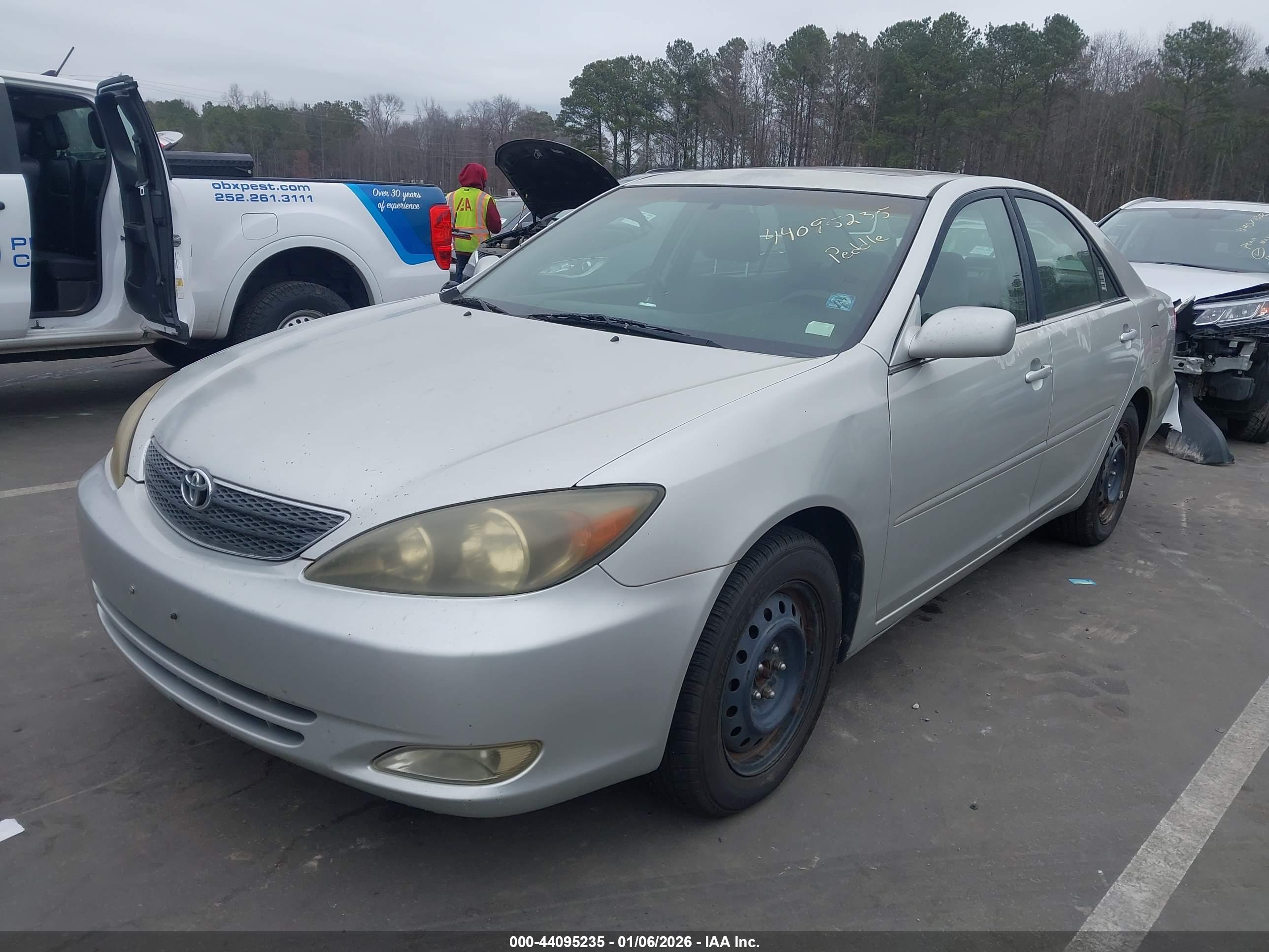 TOYOTA CAMRY image 2