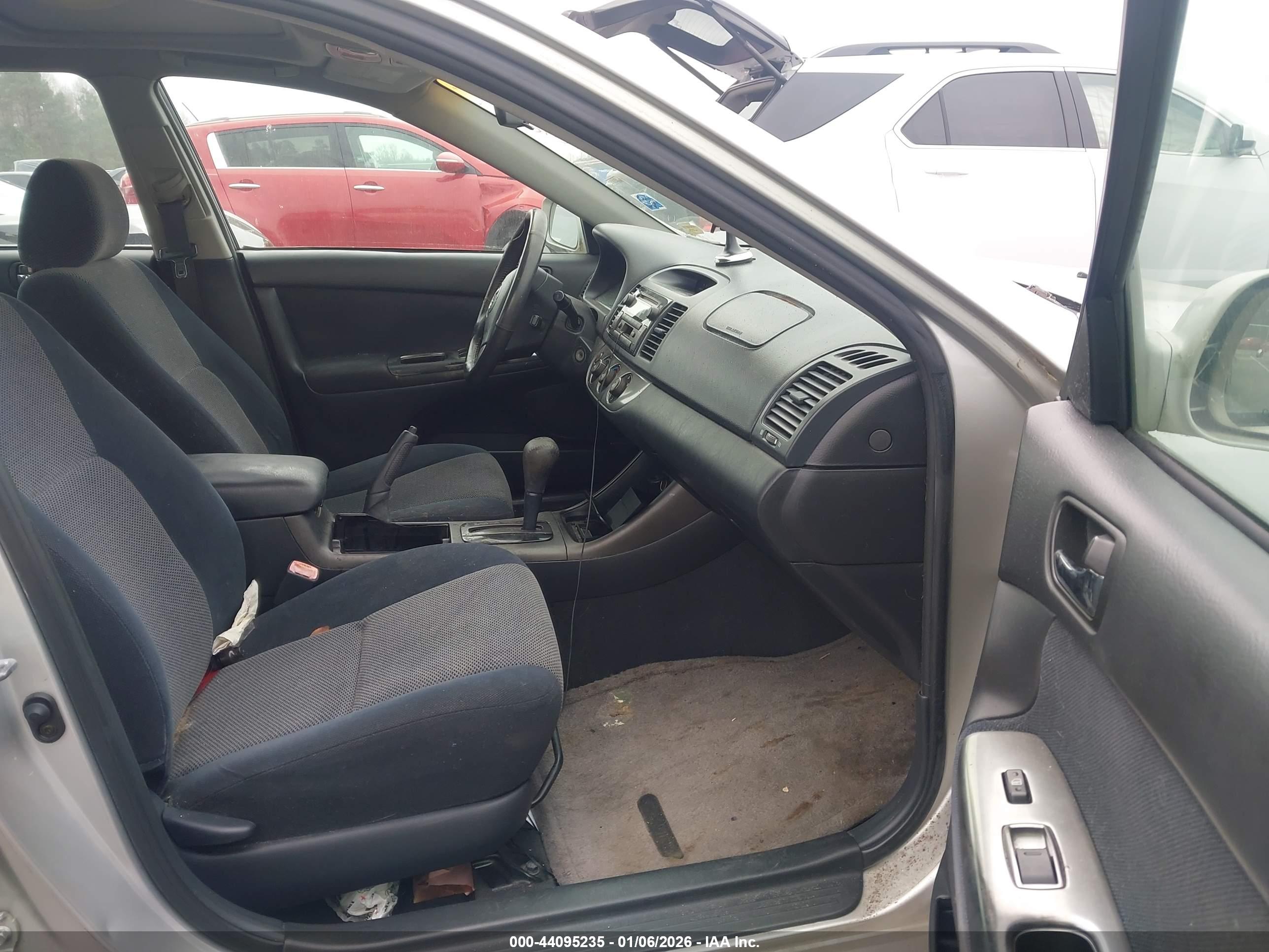 TOYOTA CAMRY image 5