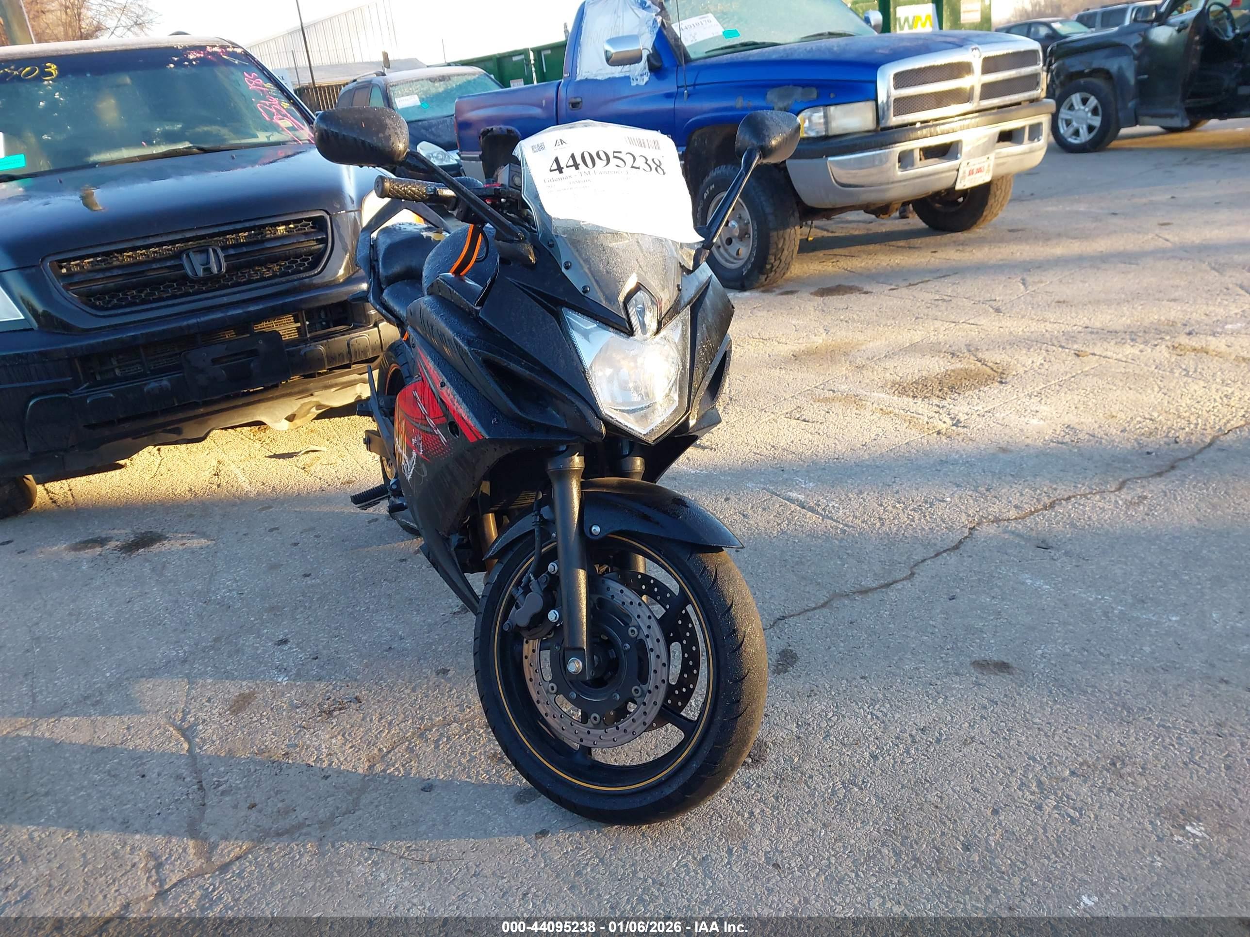 YAMAHA FZ6 image 2