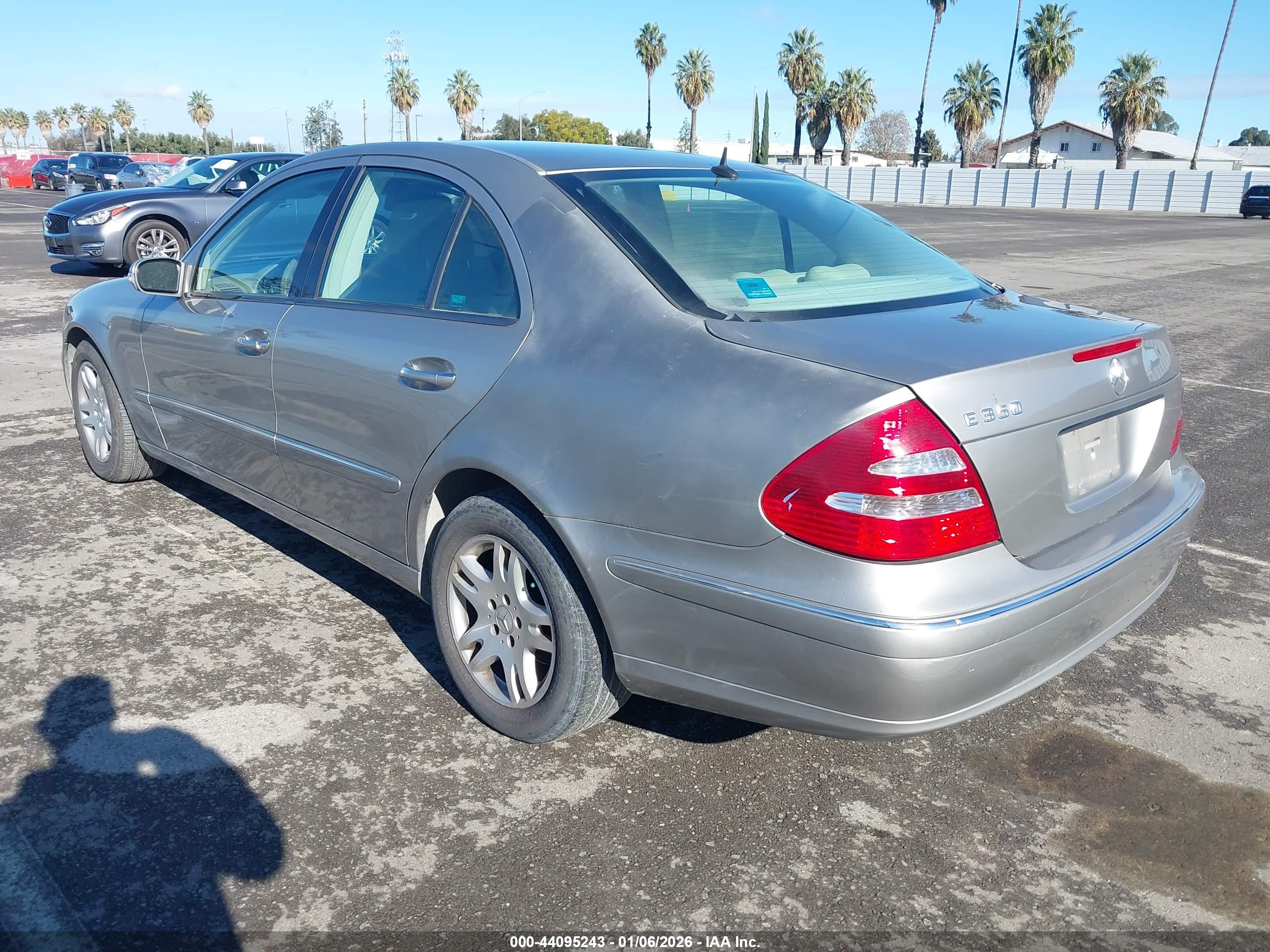 MERCEDES-BENZ E image 3