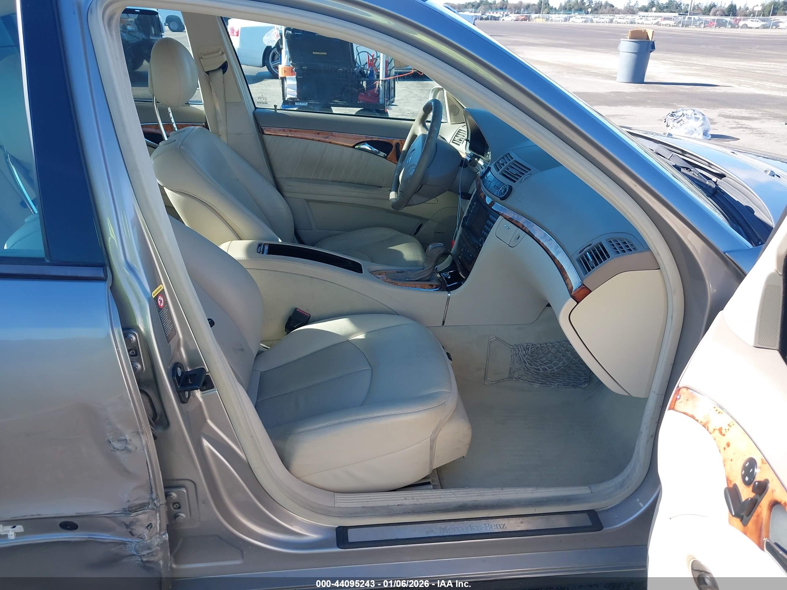 MERCEDES-BENZ E image 5