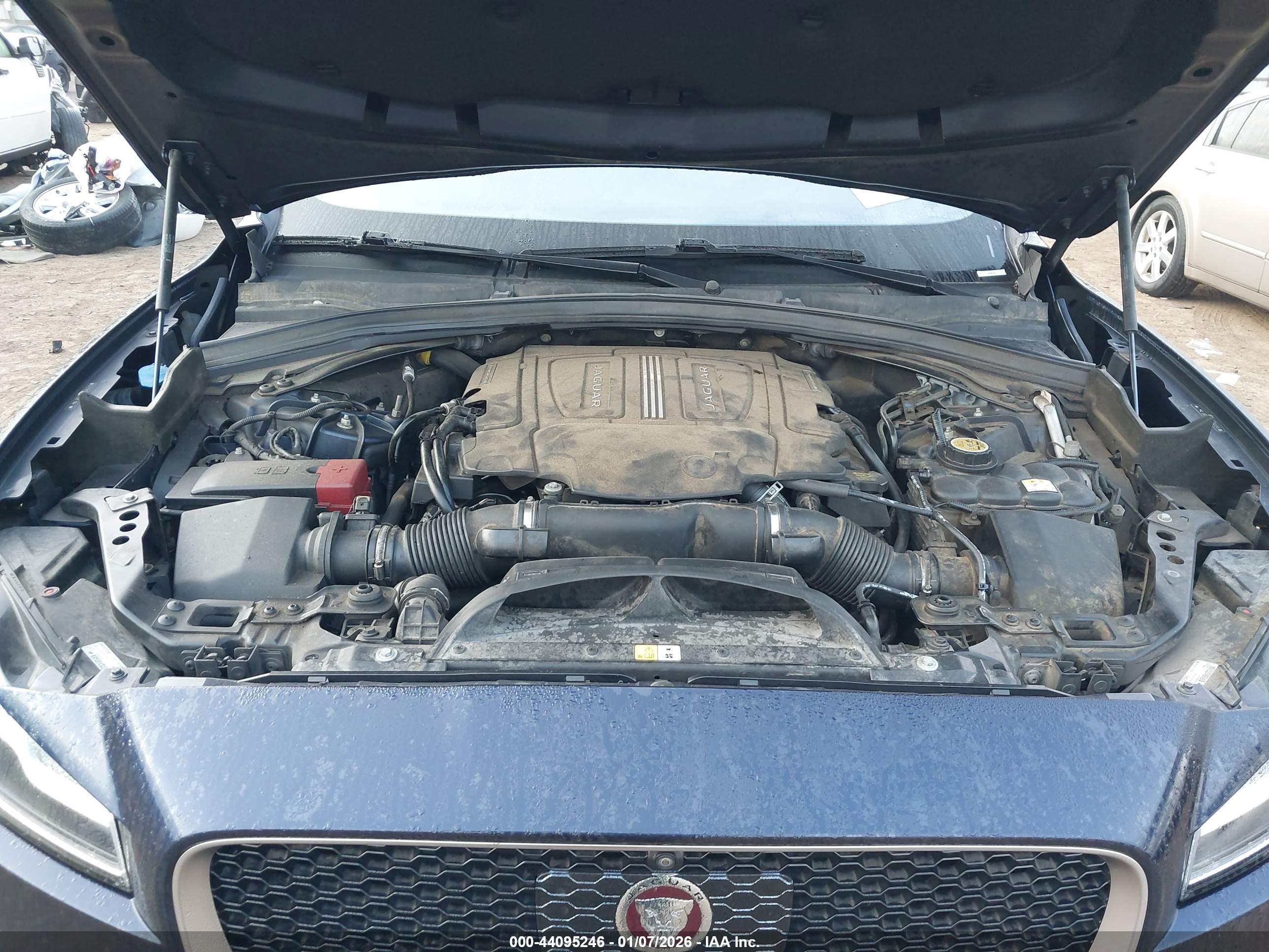 JAGUAR F-PACE image 10