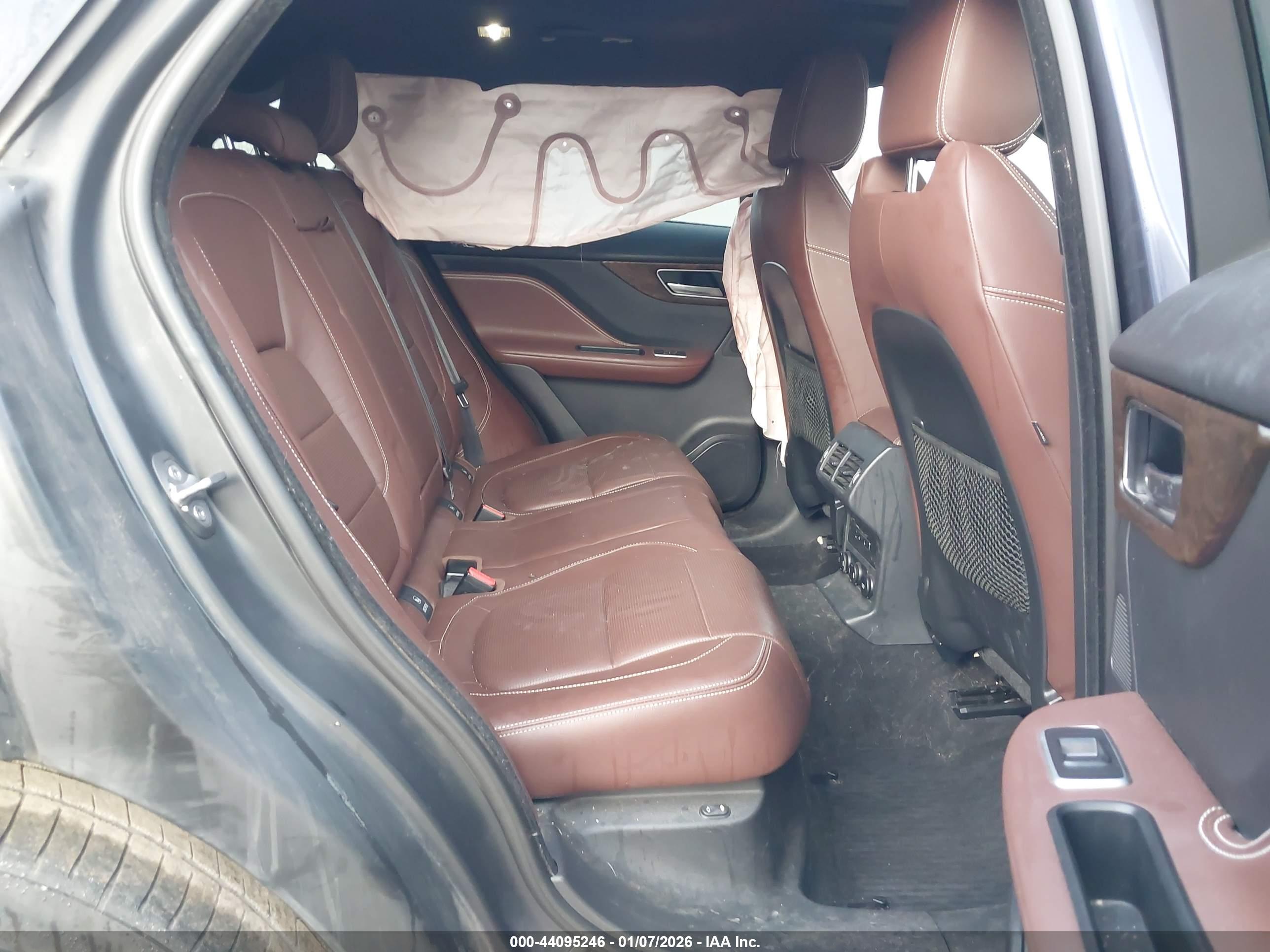 JAGUAR F-PACE image 8