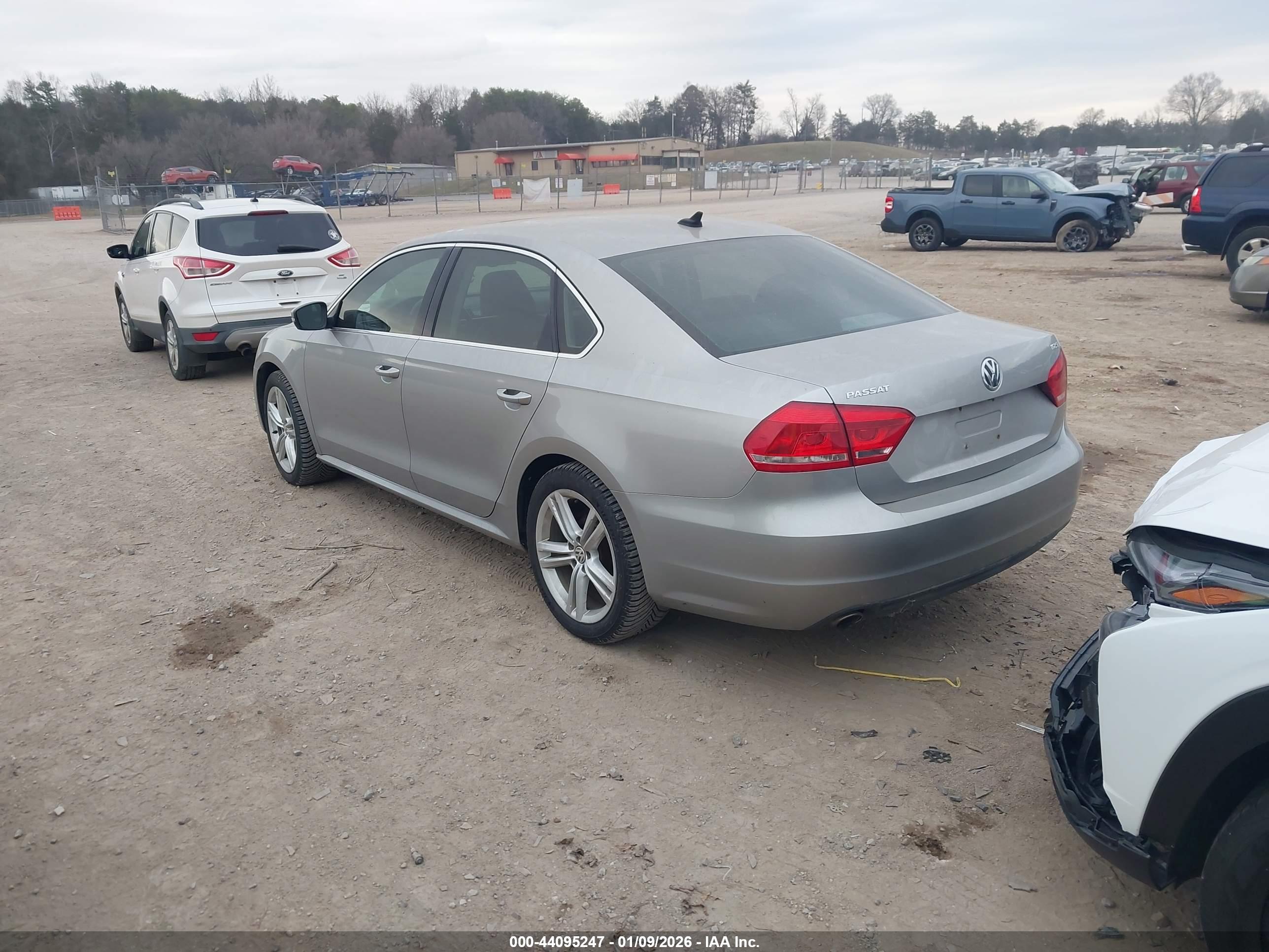 VOLKSWAGEN PASSAT image 3