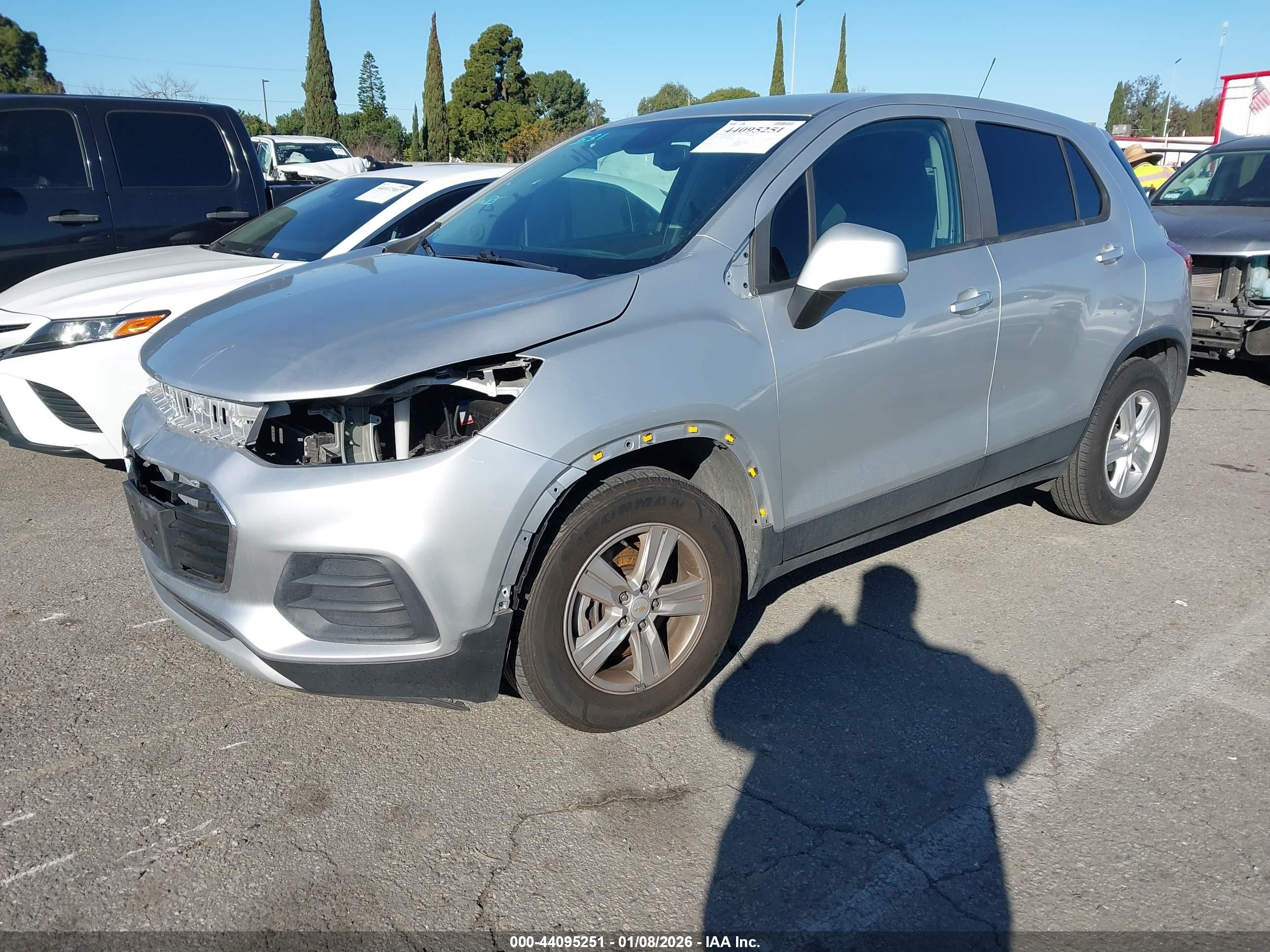 CHEVROLET TRAX image 2