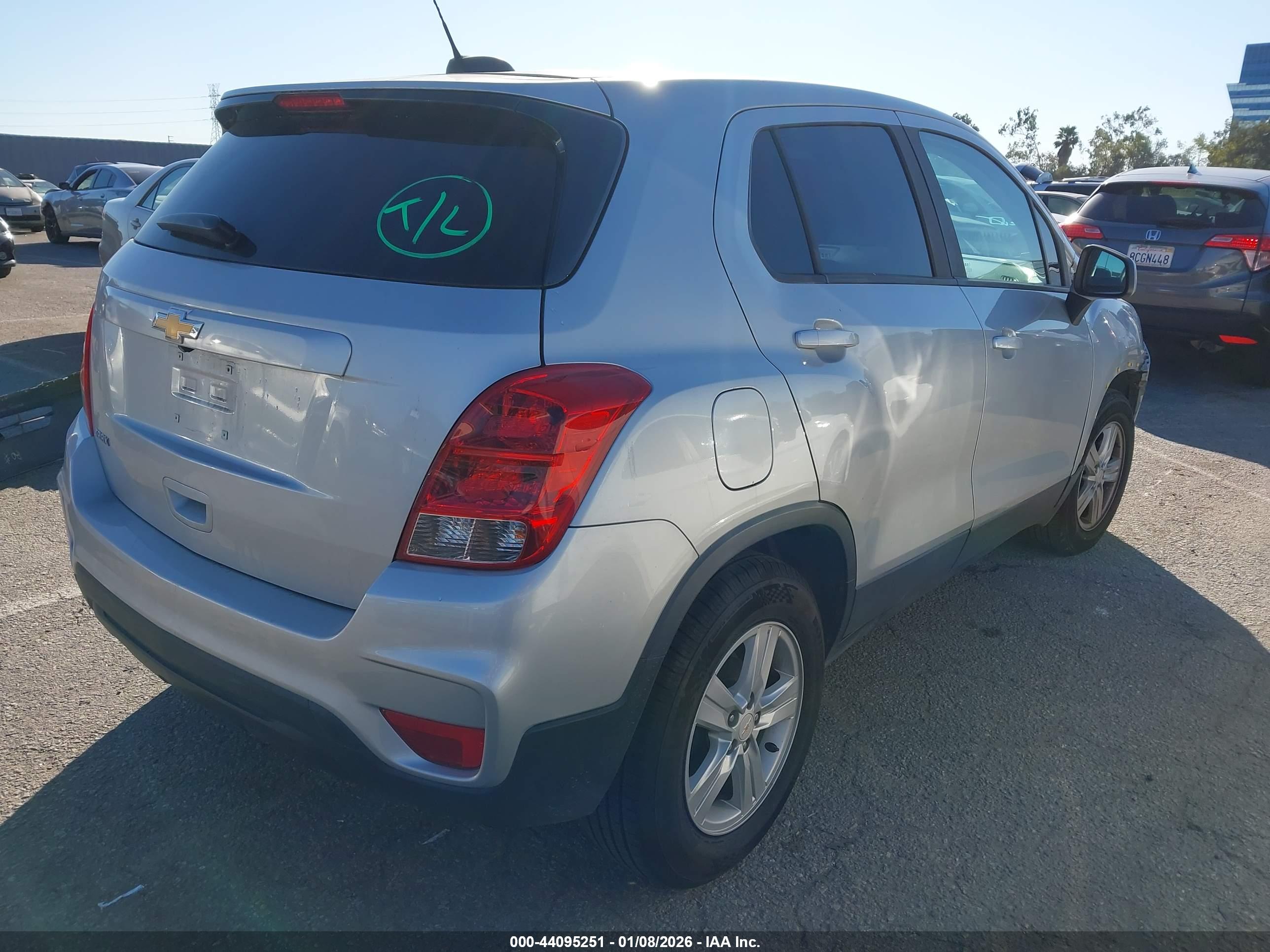 CHEVROLET TRAX image 4