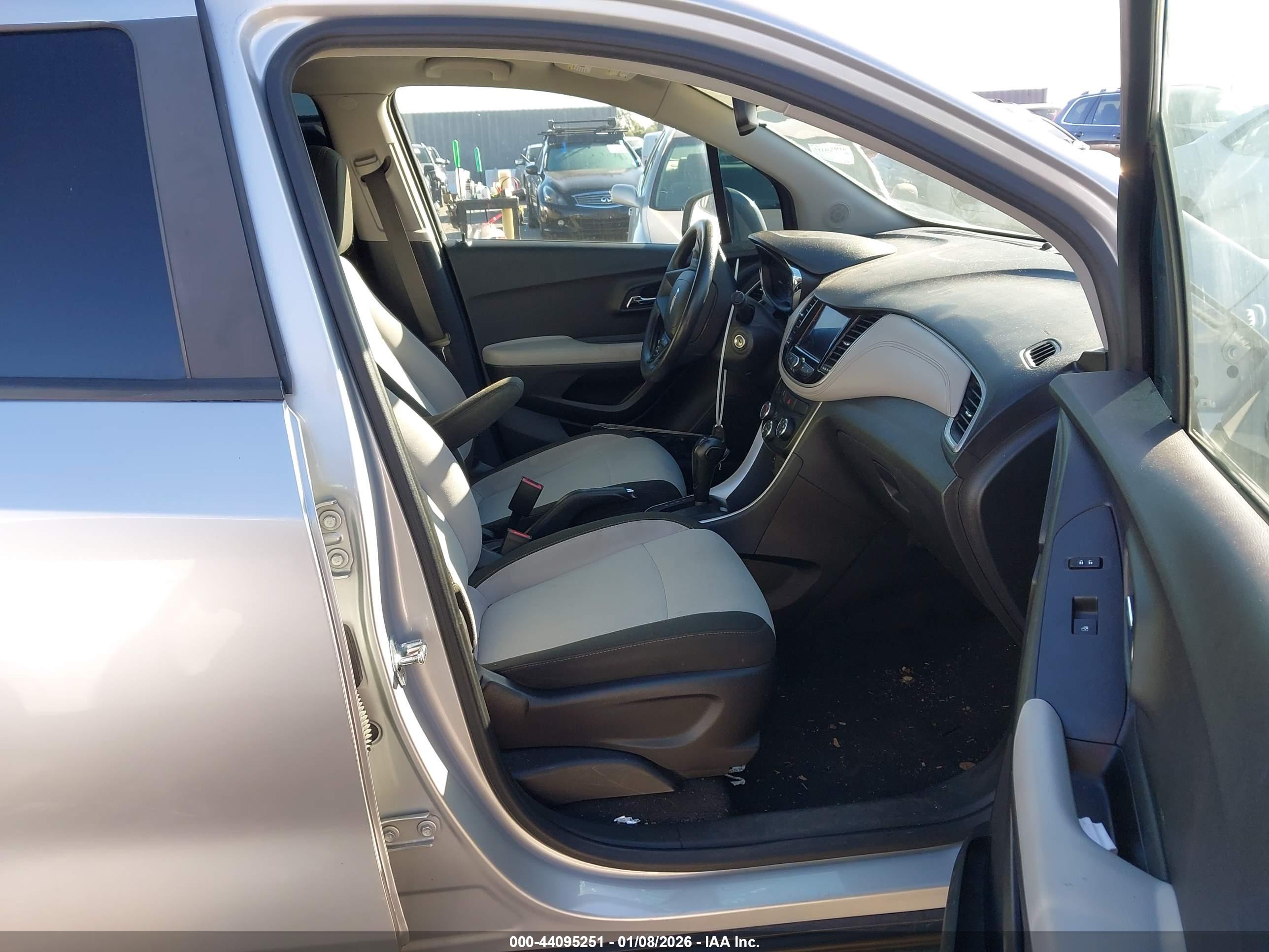 CHEVROLET TRAX image 5
