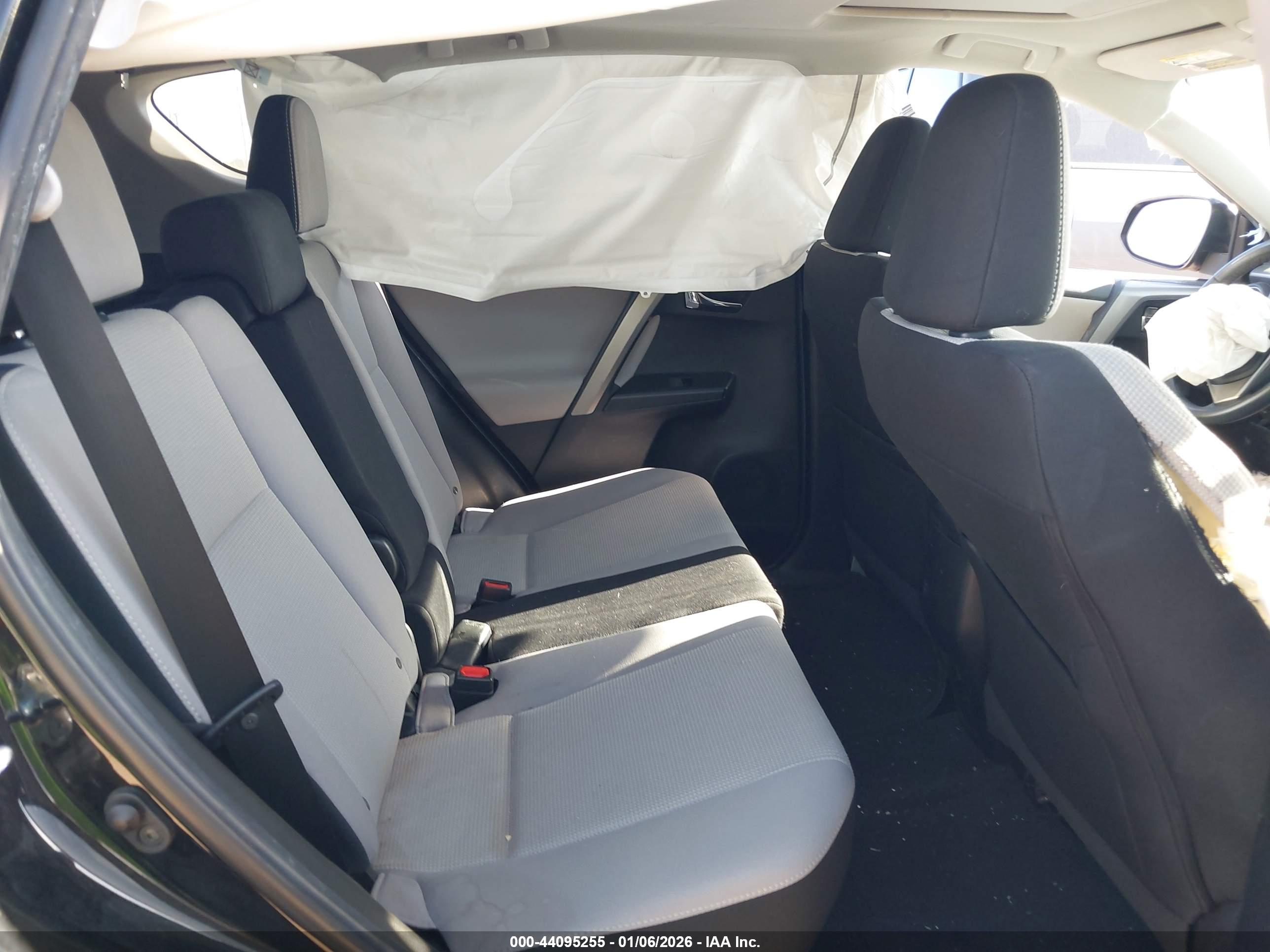TOYOTA RAV4 image 8