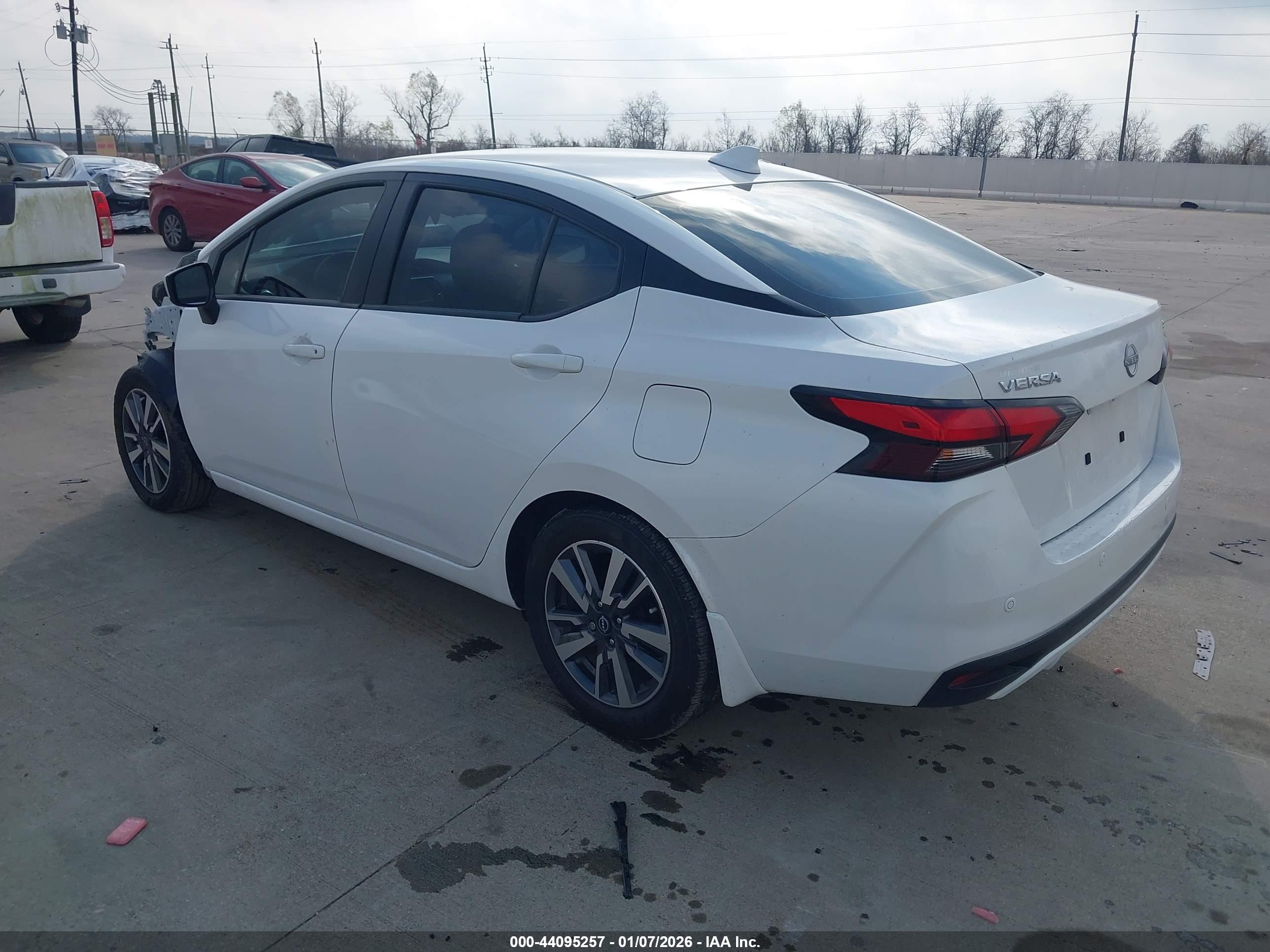NISSAN VERSA image 3