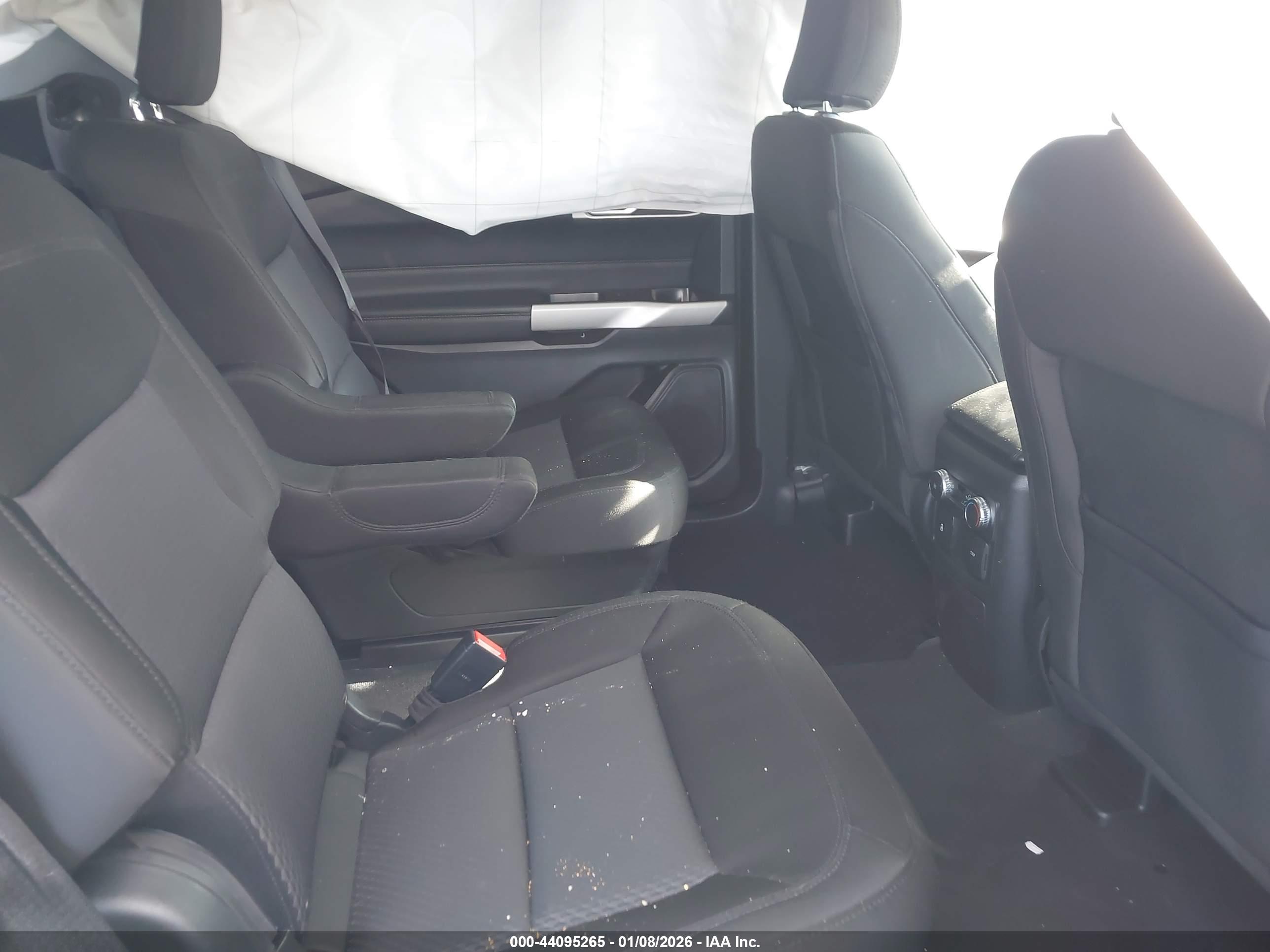FORD EXPLORER image 8