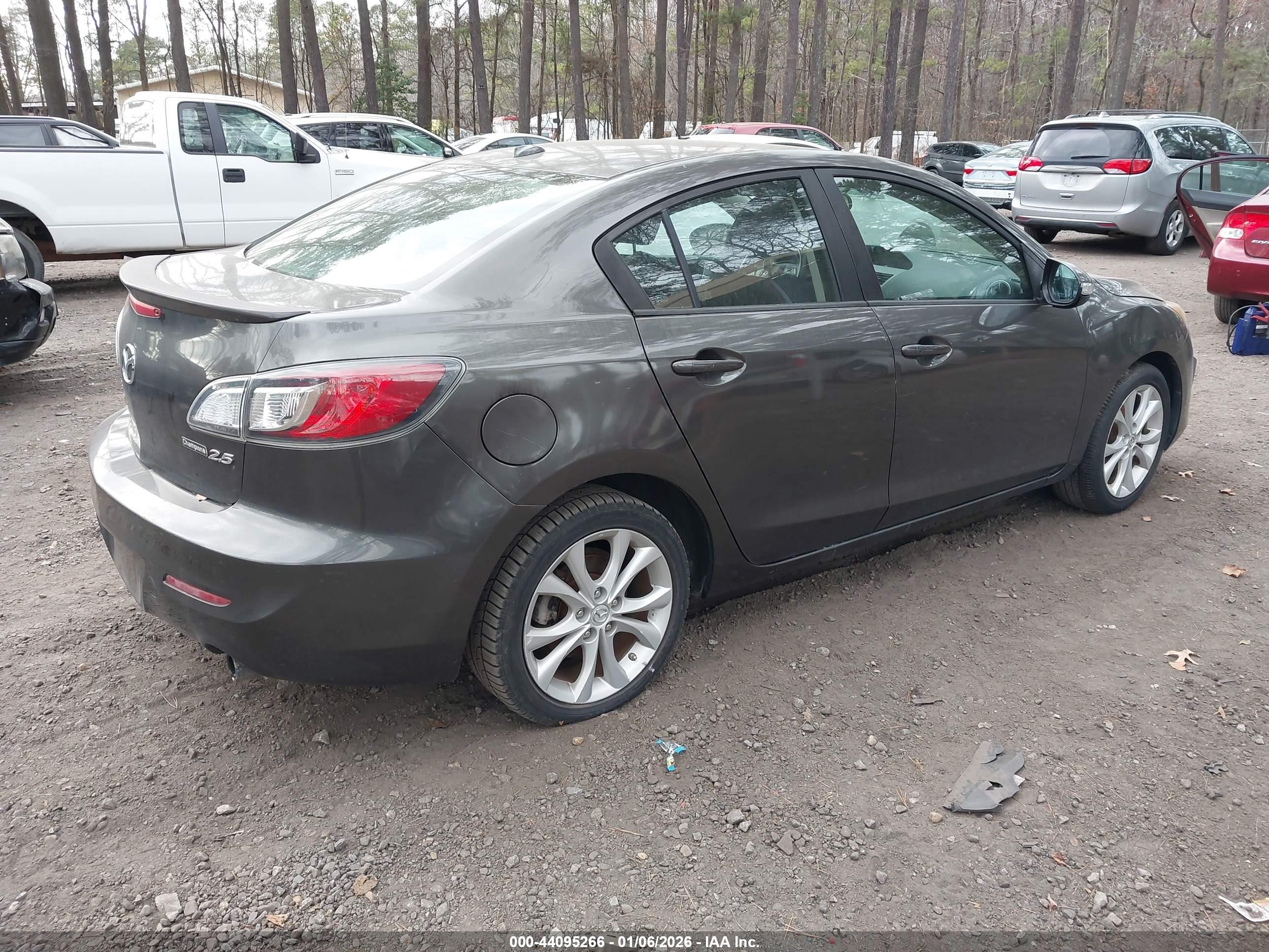 MAZDA MAZDA3 image 4