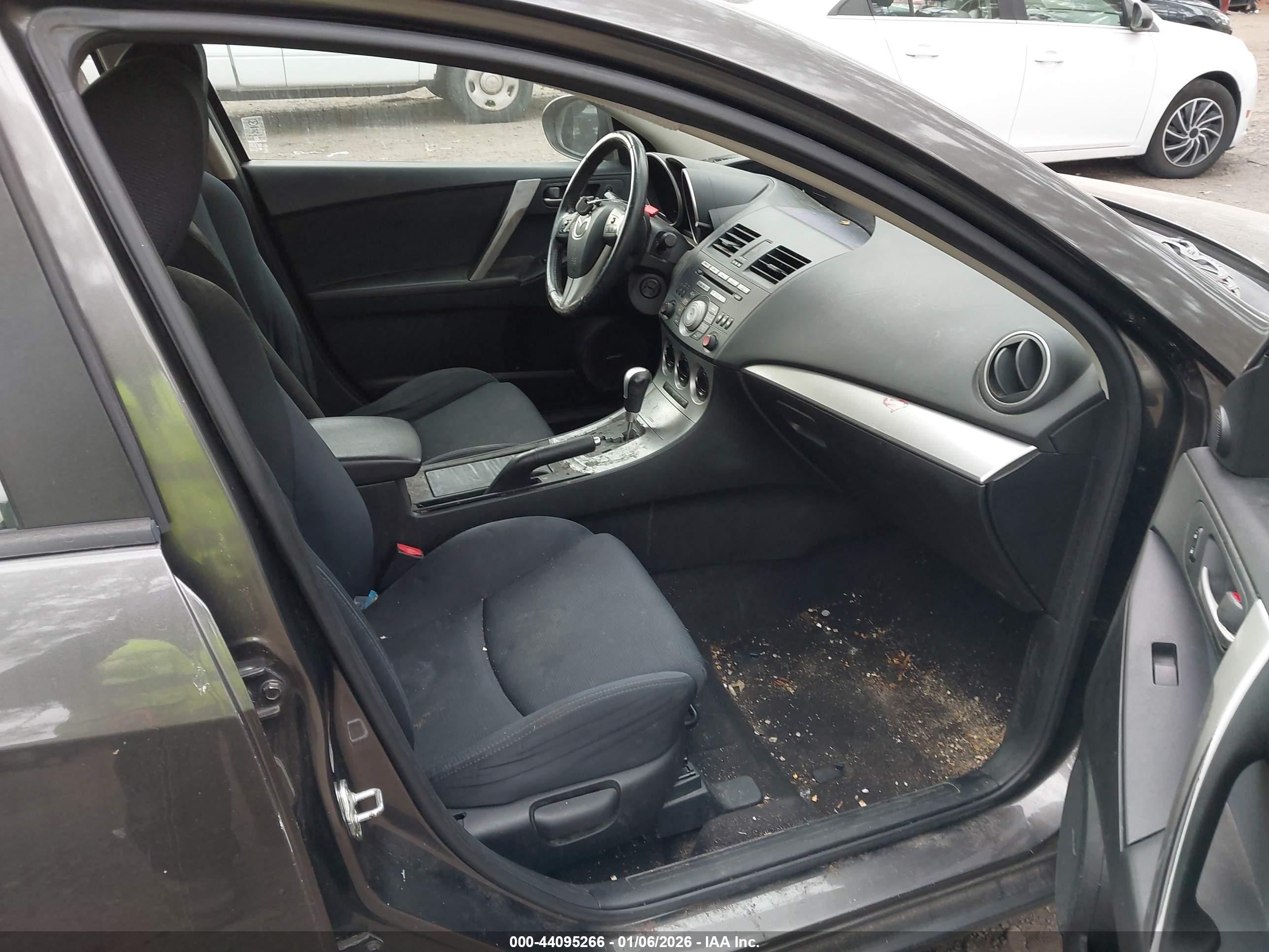 MAZDA MAZDA3 image 5