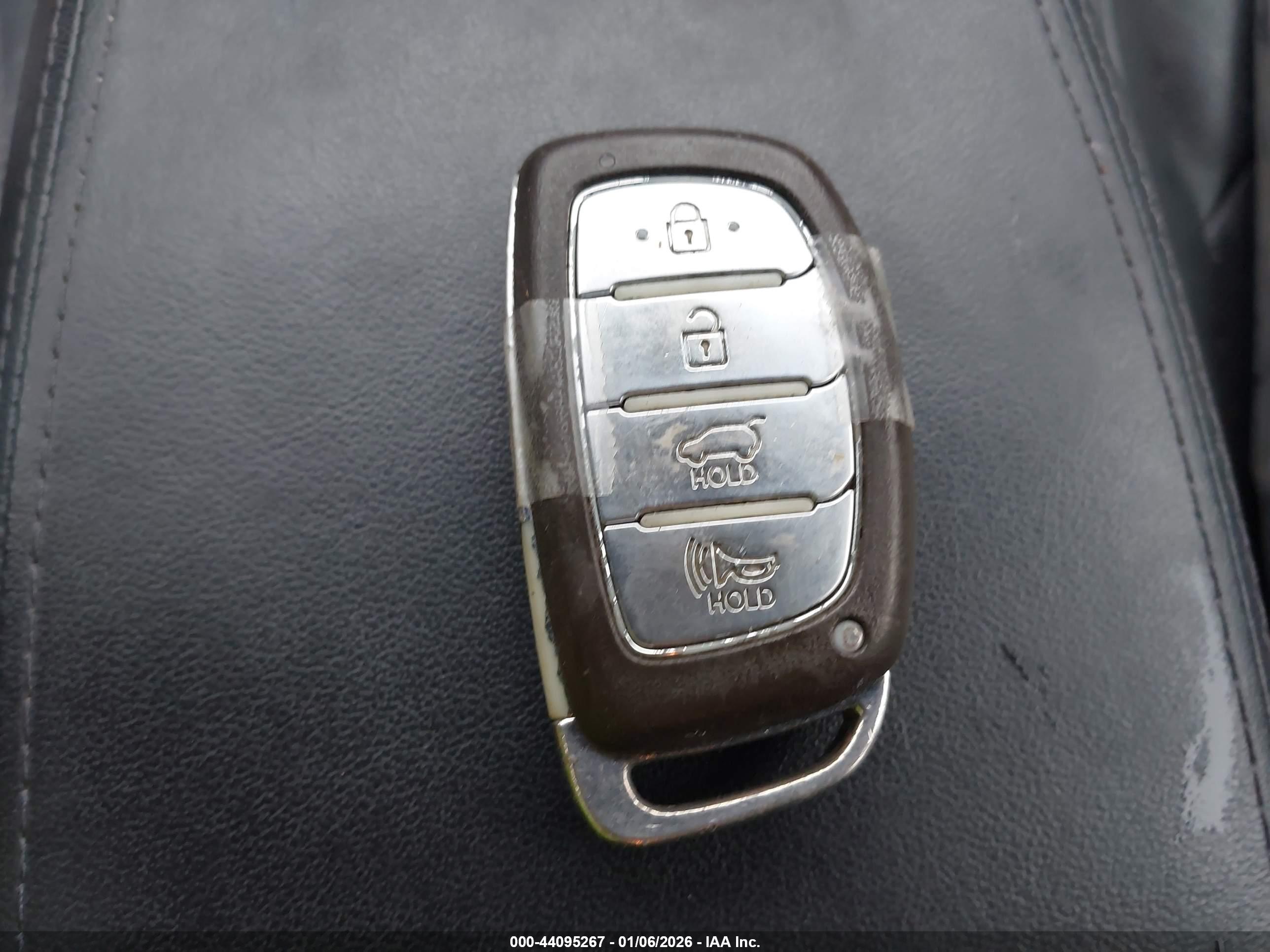 HYUNDAI TUCSON image 11