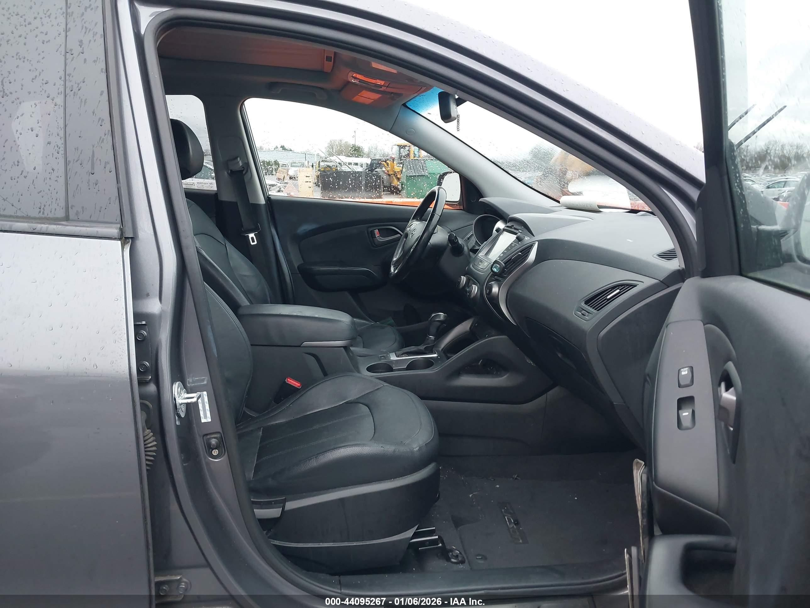 HYUNDAI TUCSON image 5