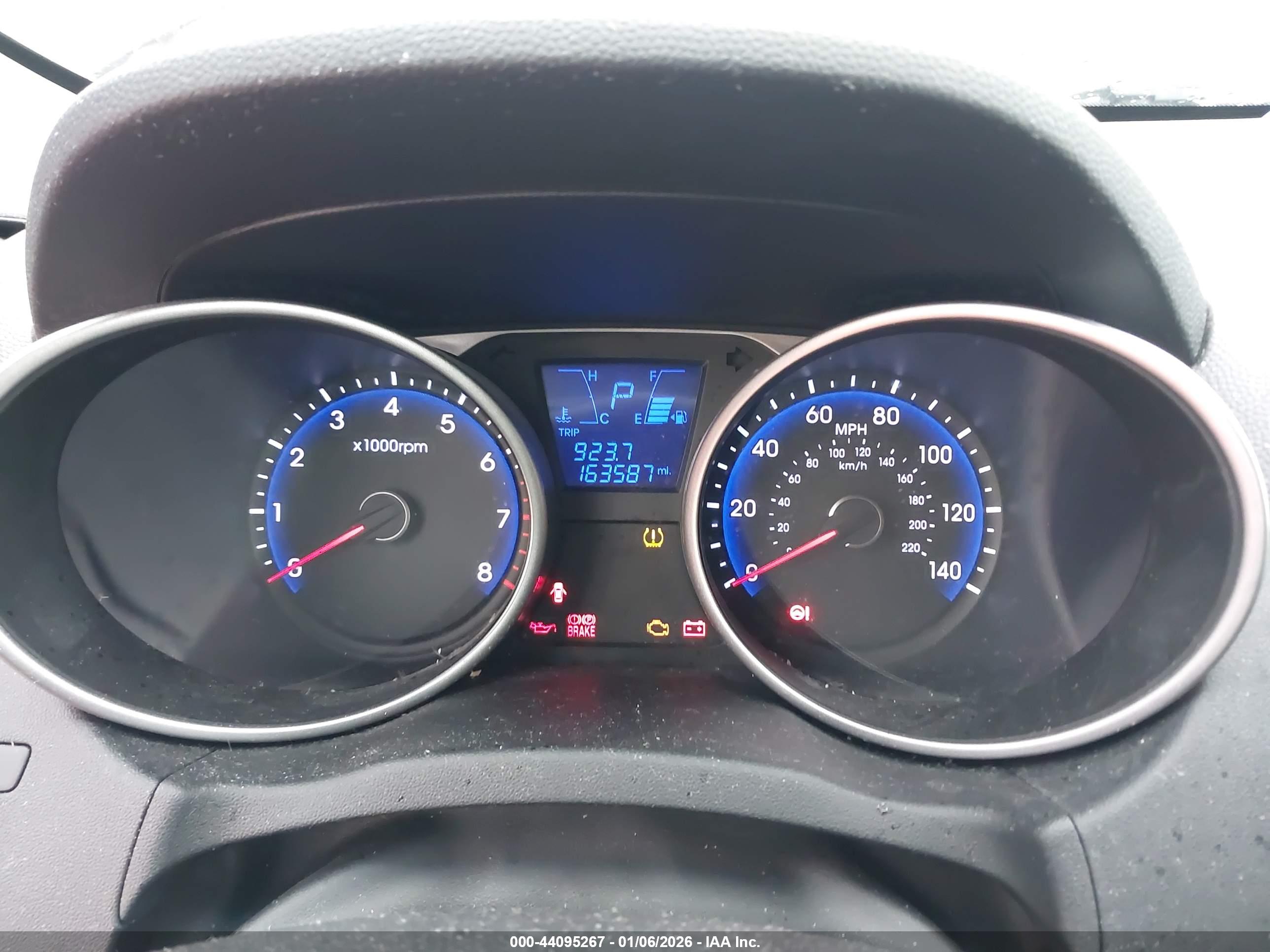 HYUNDAI TUCSON image 7