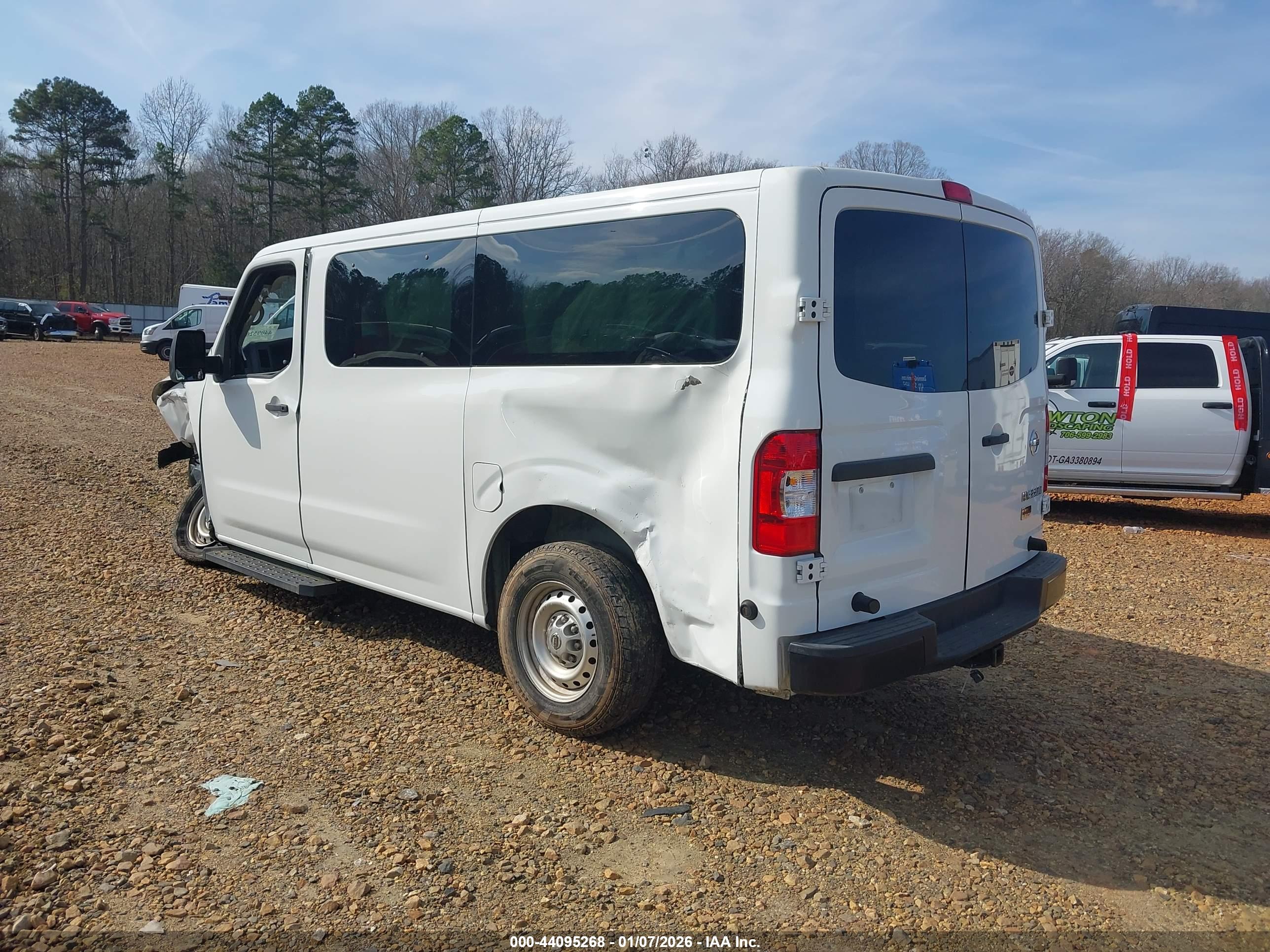 NISSAN NV image 3