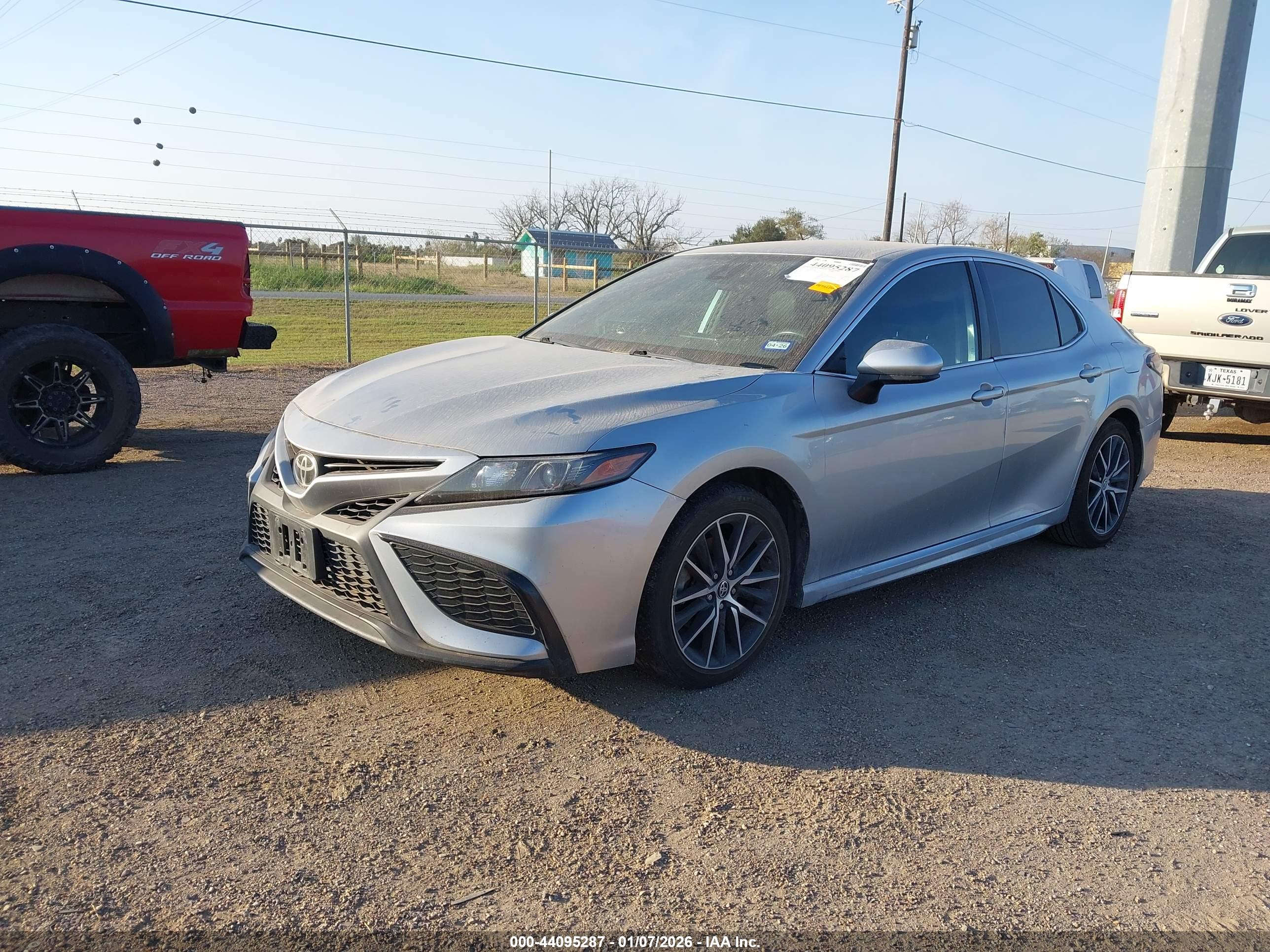 TOYOTA CAMRY image 2