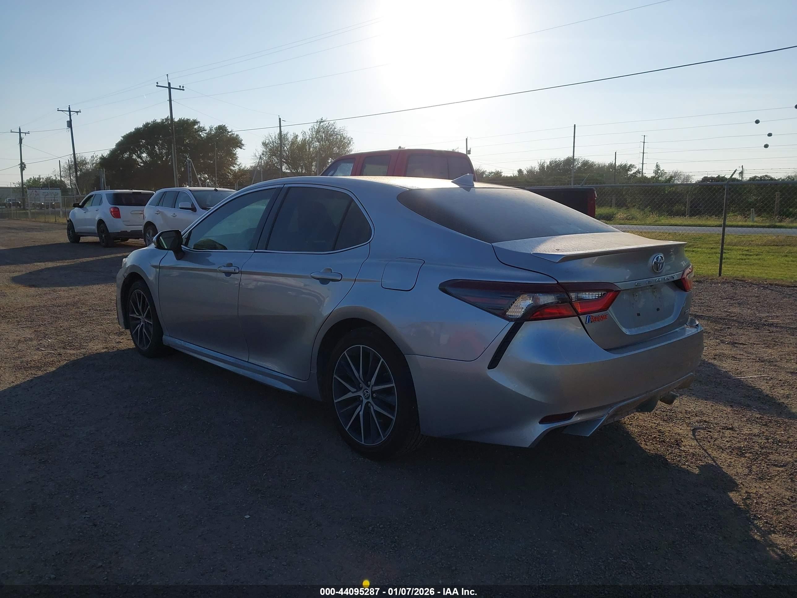 TOYOTA CAMRY image 3