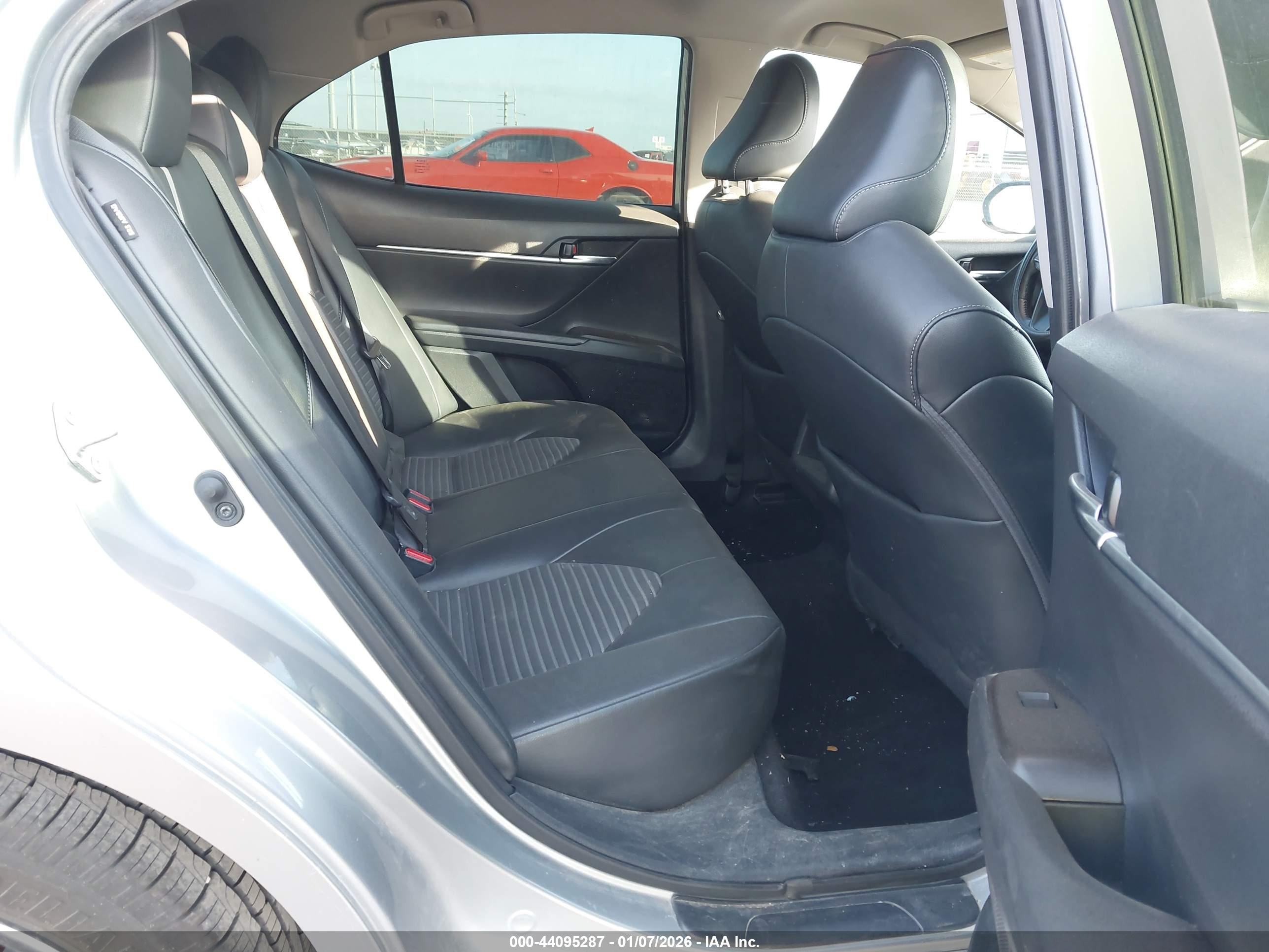 TOYOTA CAMRY image 8