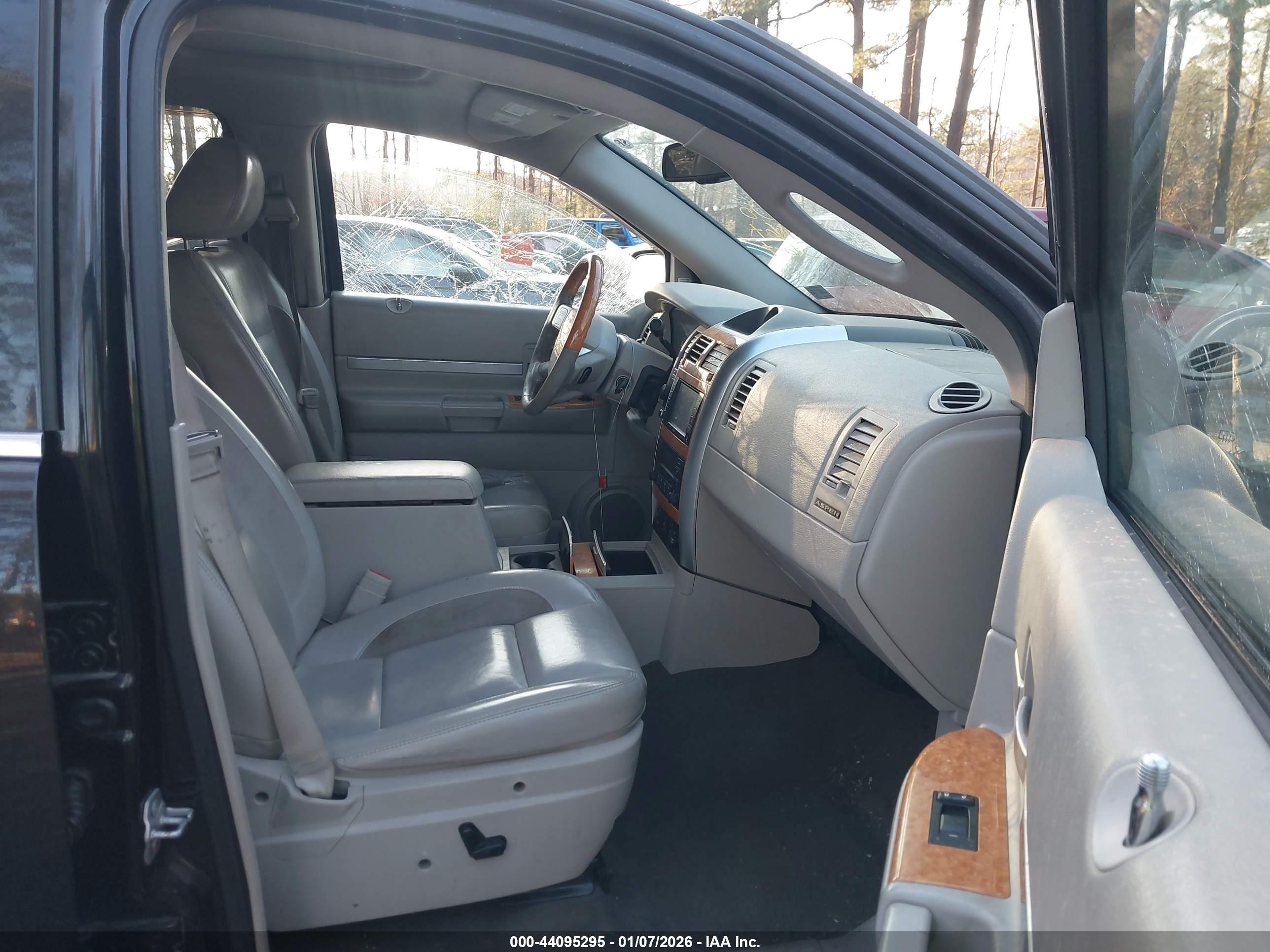 CHRYSLER ASPEN image 5