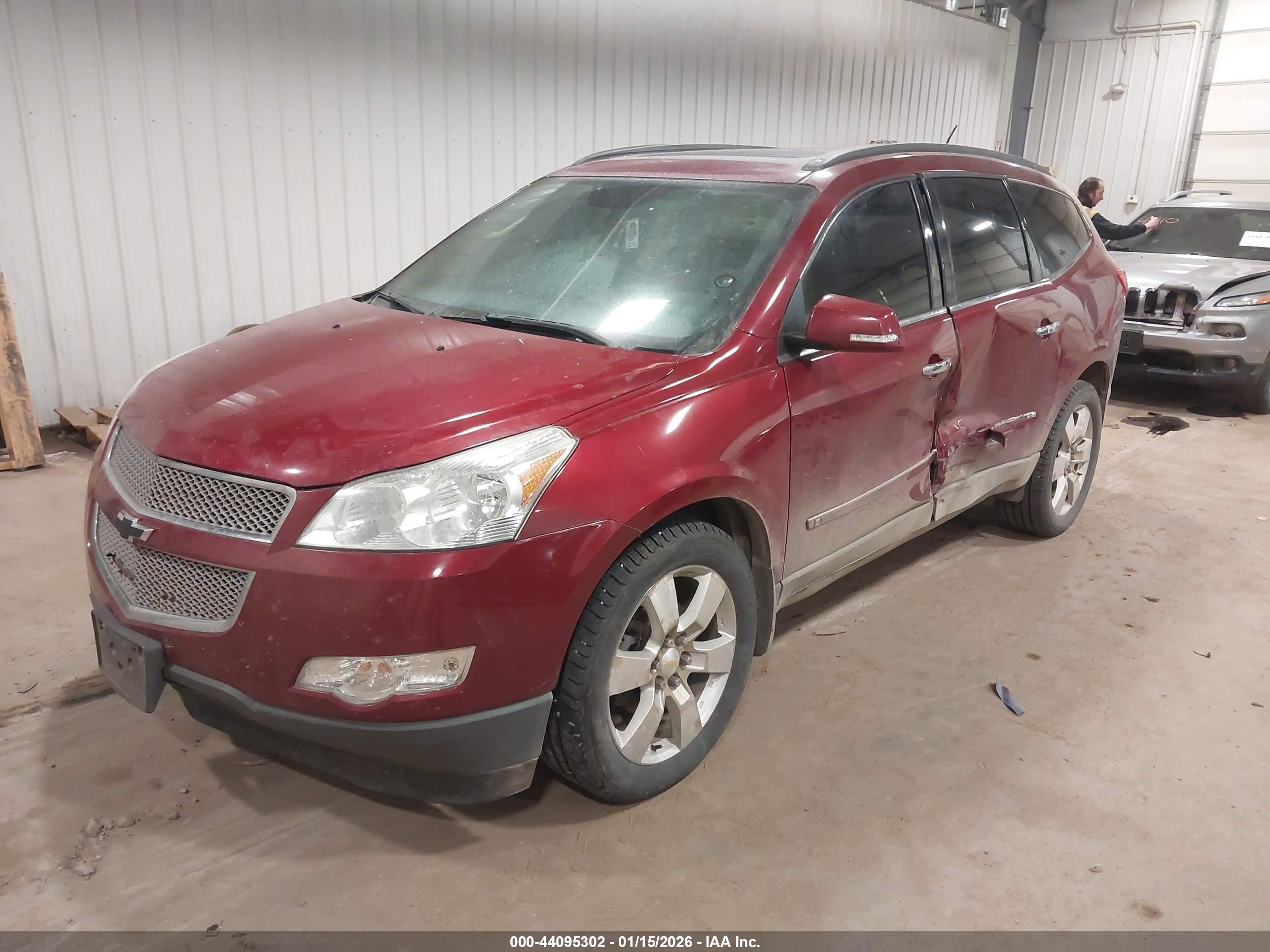 CHEVROLET TRAVERSE image 2