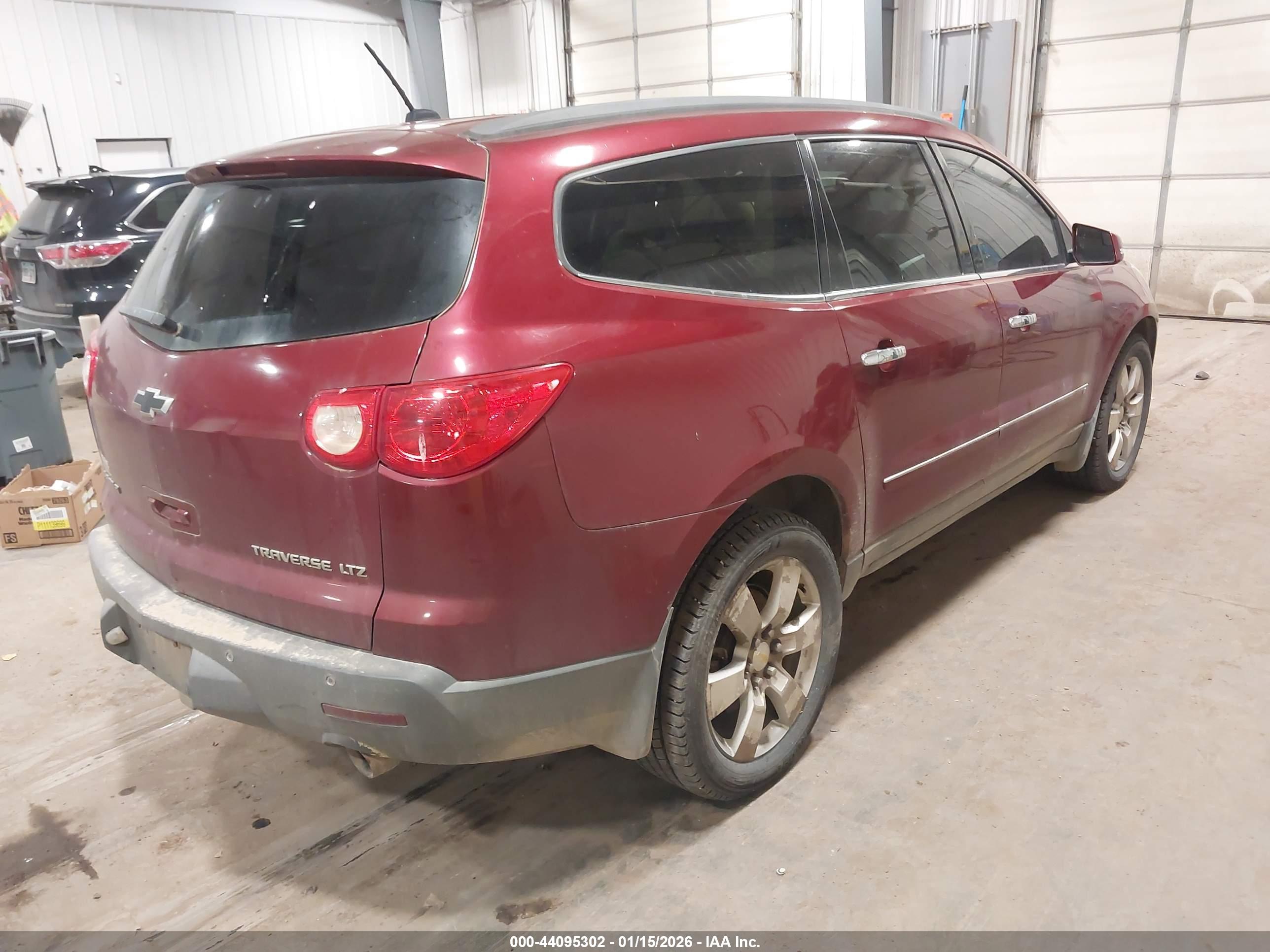 CHEVROLET TRAVERSE image 4
