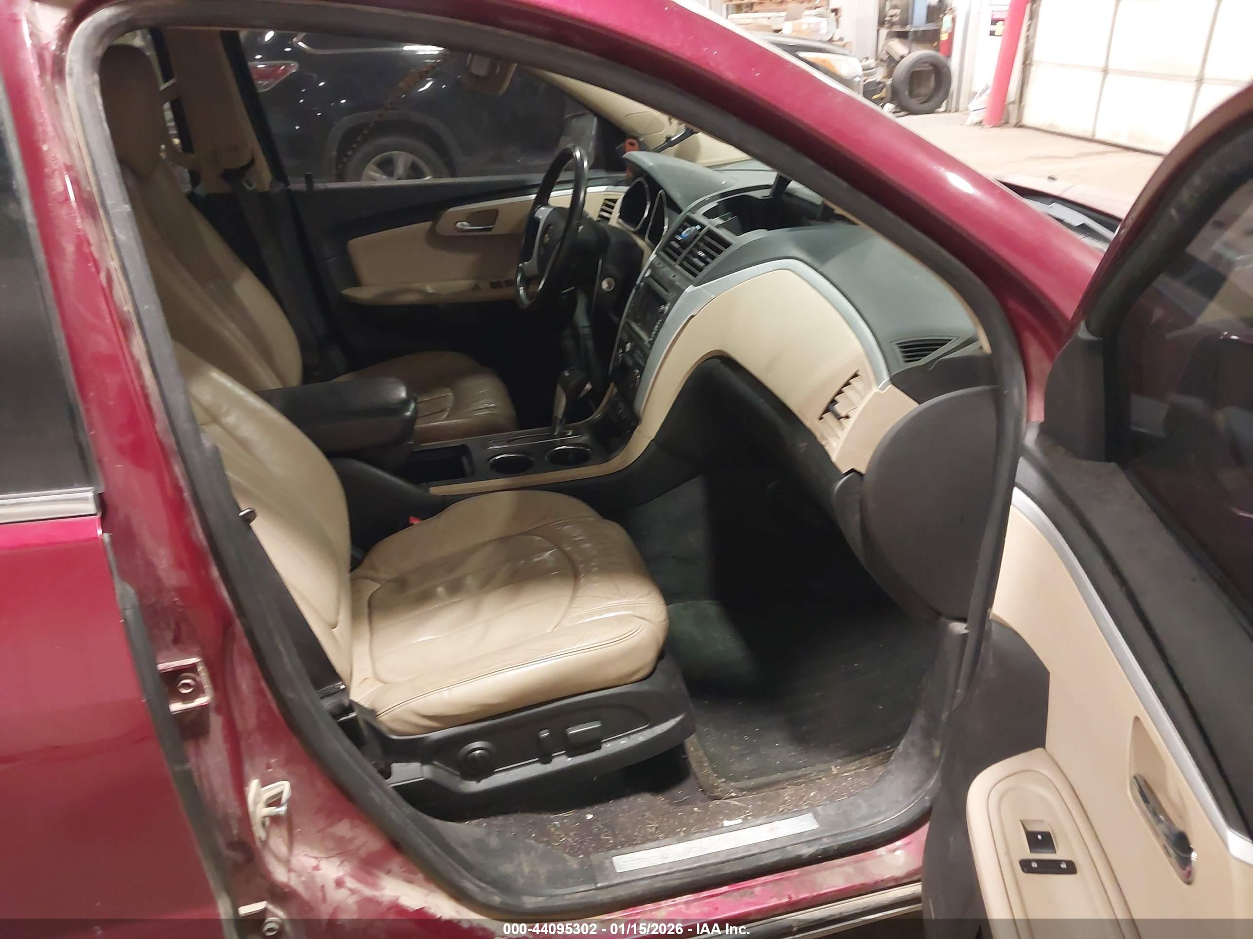 CHEVROLET TRAVERSE image 5
